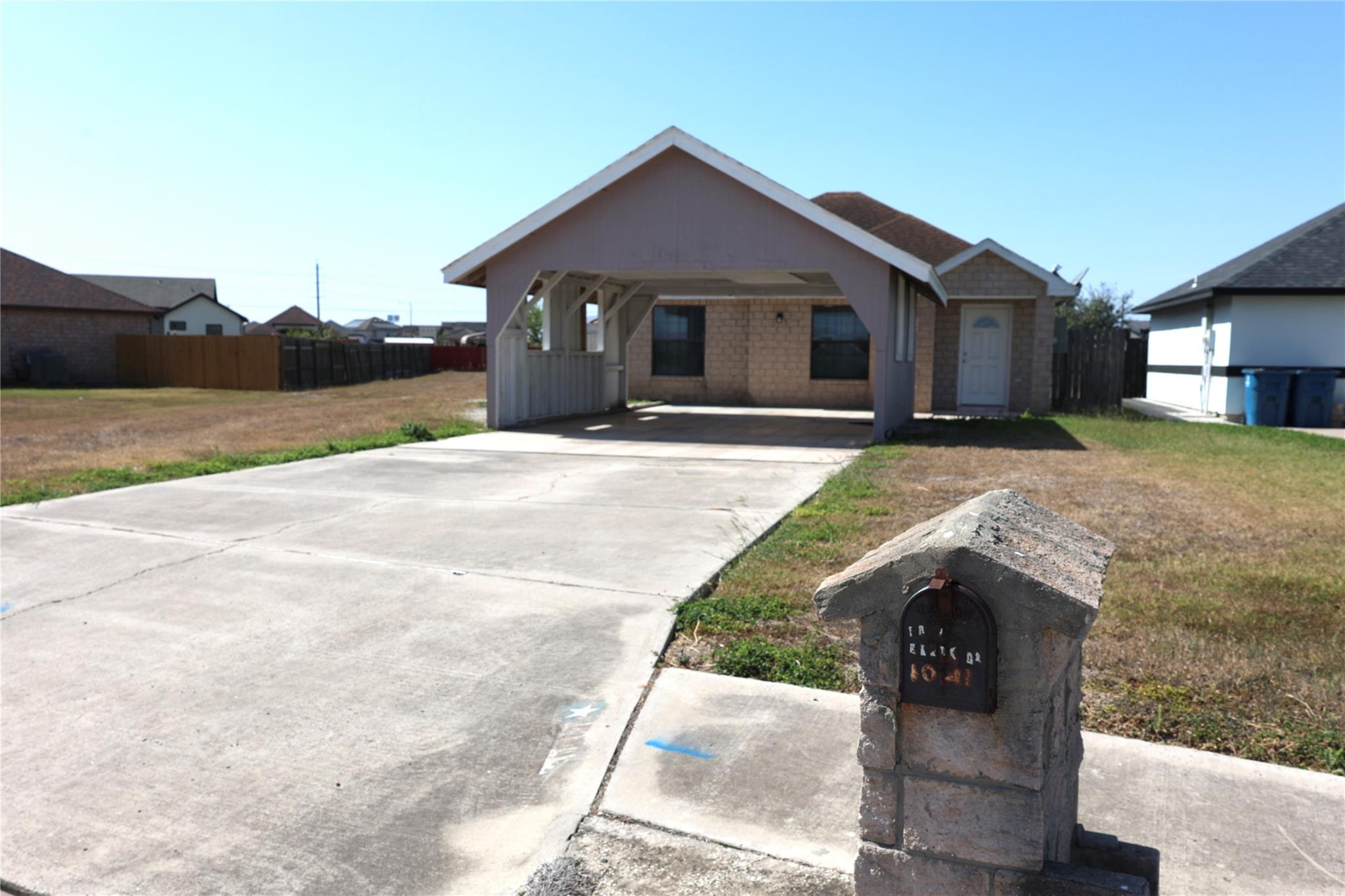 1041 Pasto Dr, Los Fresnos, TX 78566