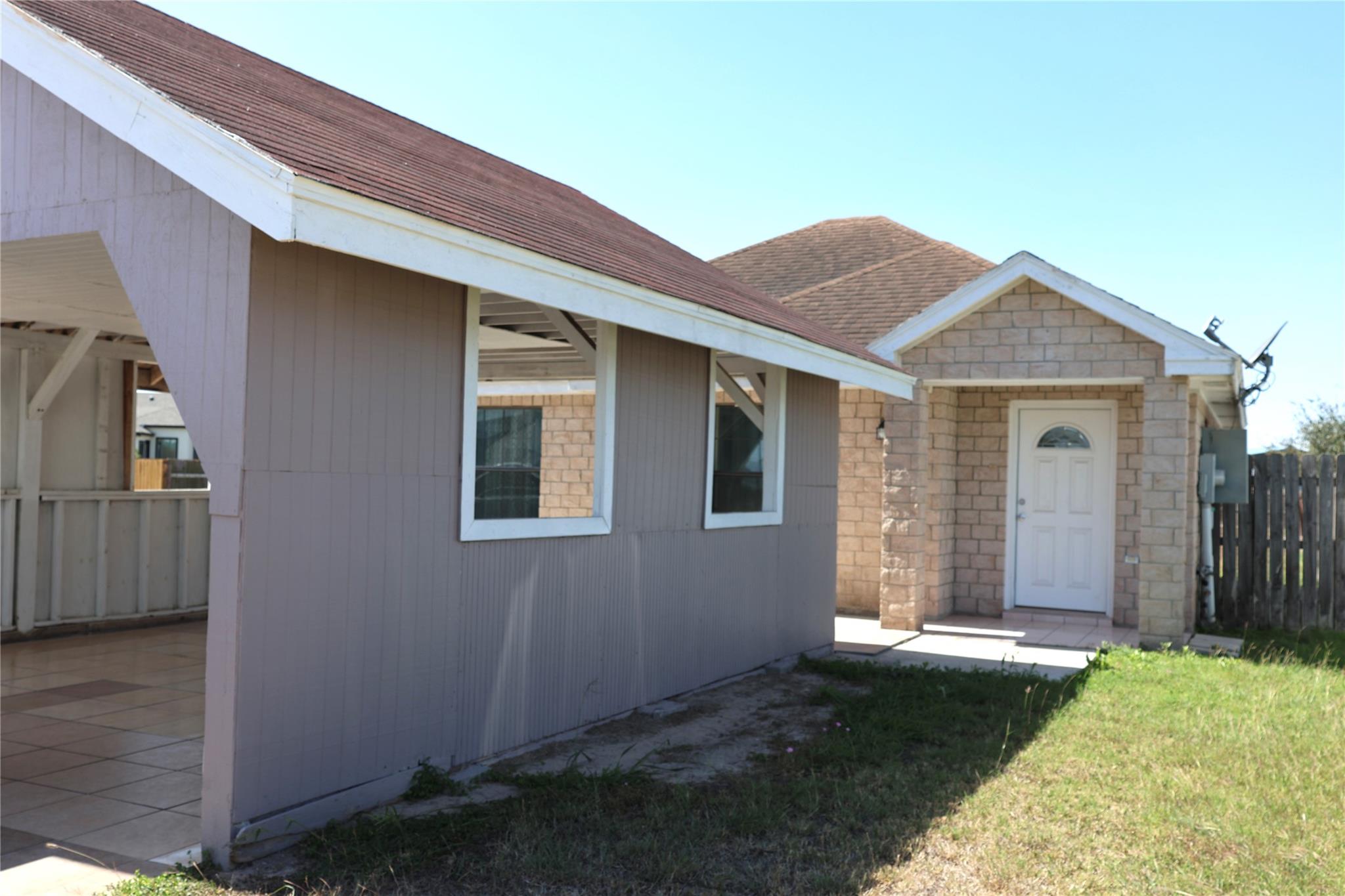 1041 Pasto Dr, Los Fresnos, TX 78566