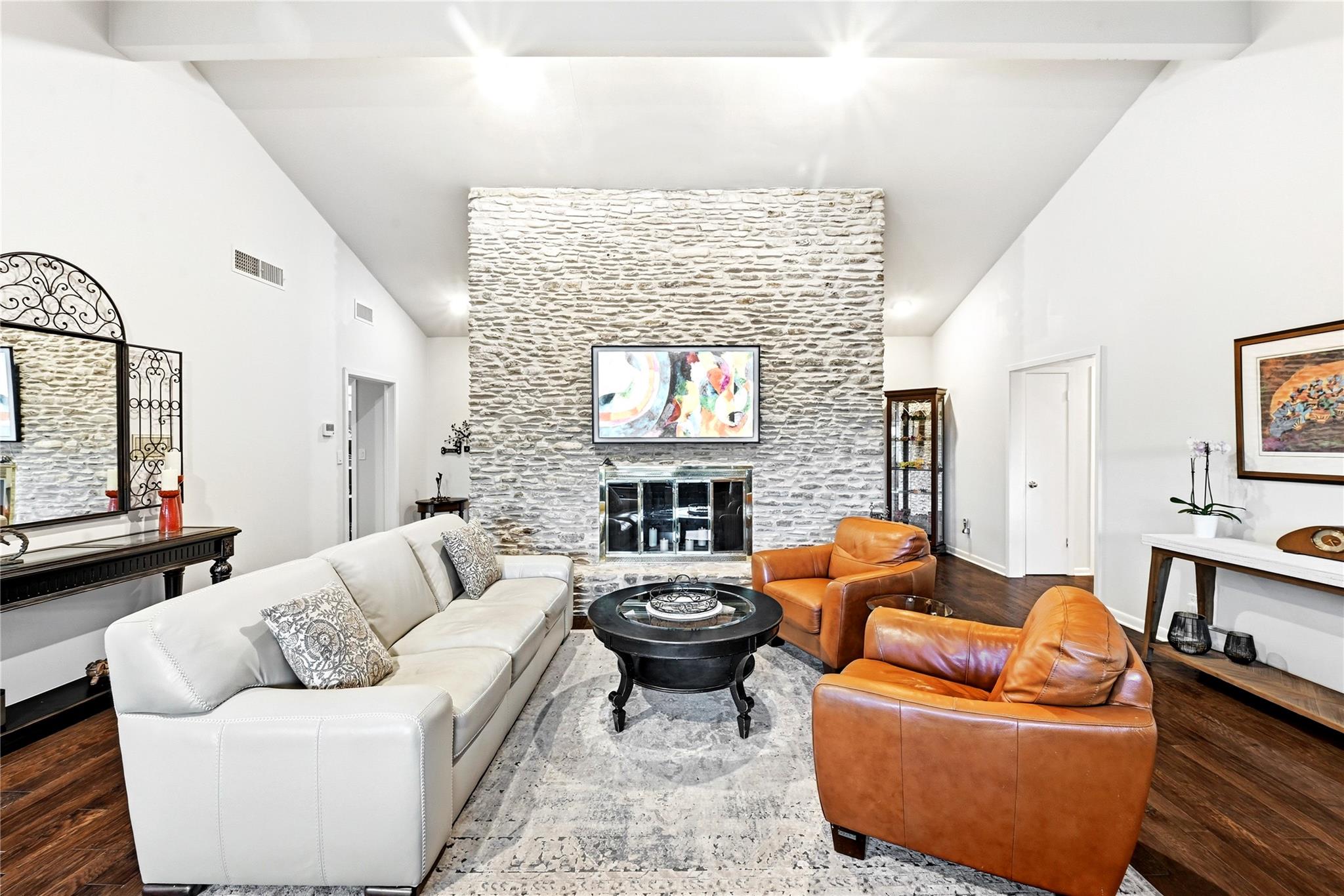 105 Melody St, Lakeway, TX 78734