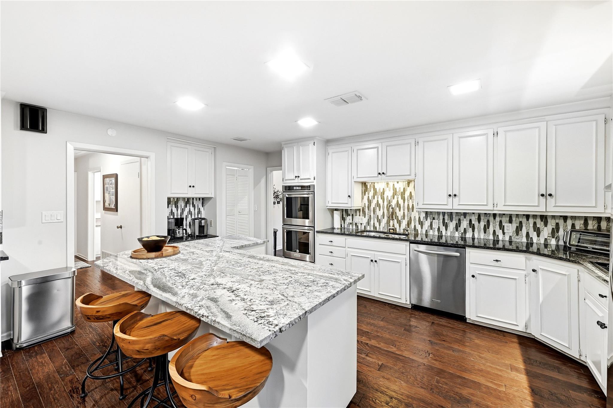 105 Melody St, Lakeway, TX 78734