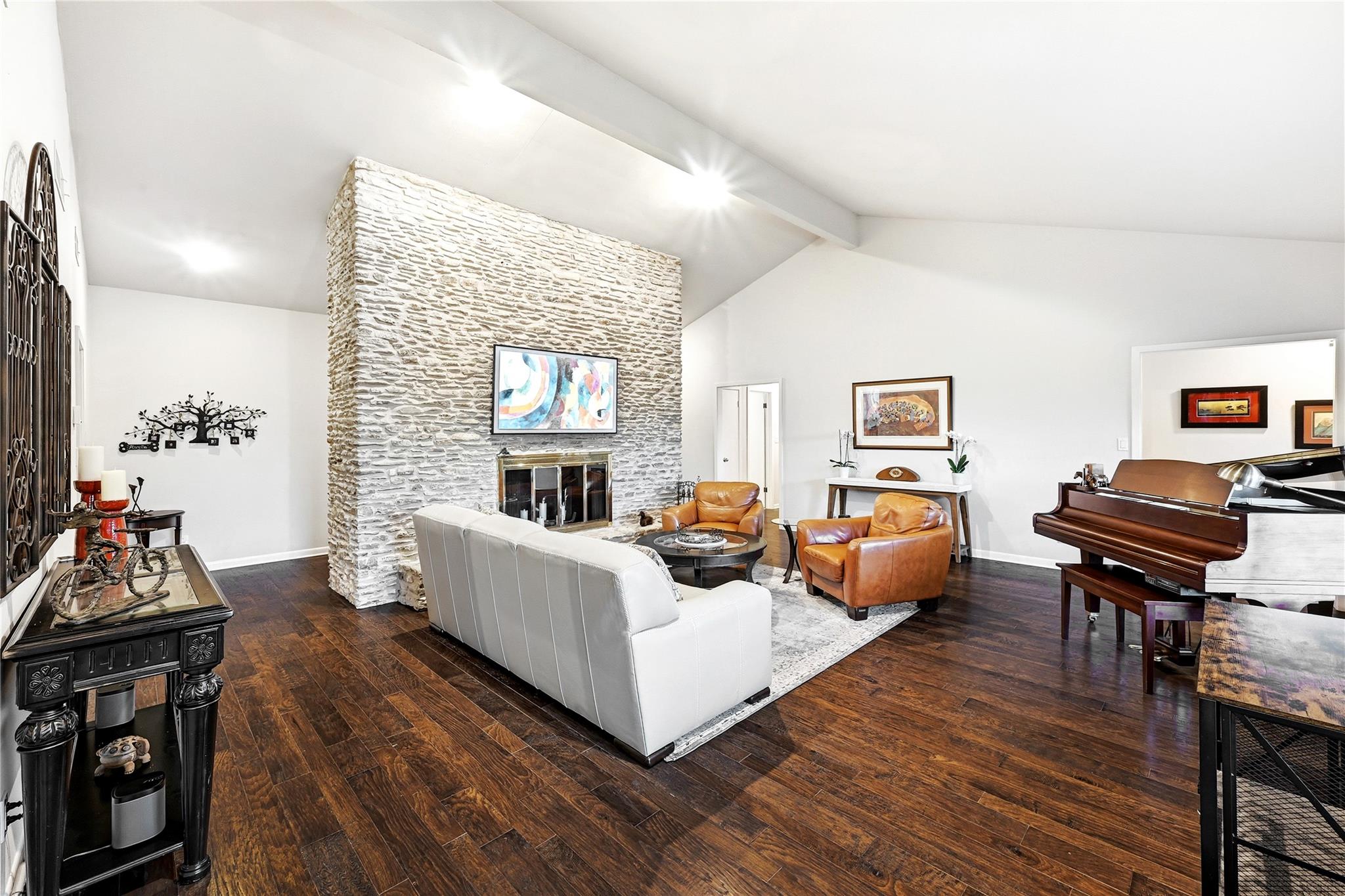 105 Melody St, Lakeway, TX 78734