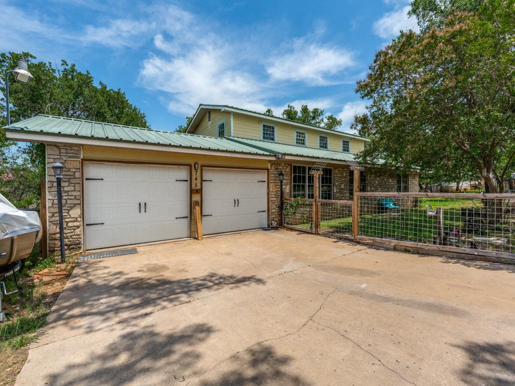 745 Driftwood Ln, Cottonwood Shores, TX 78657