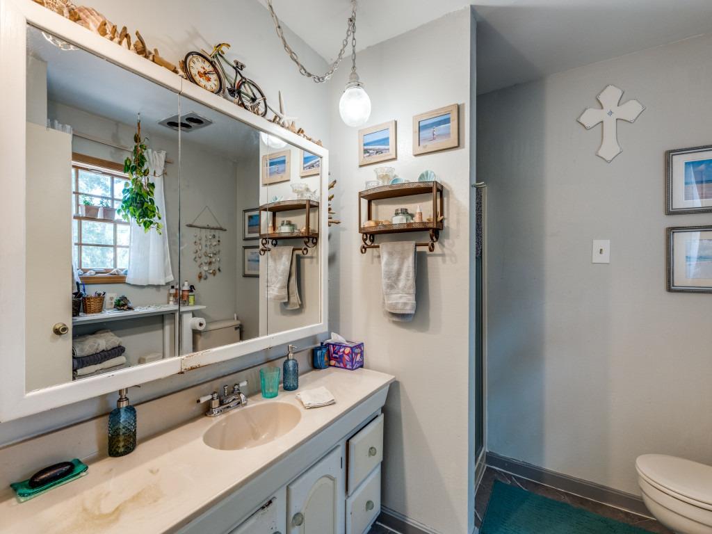 745 Driftwood Ln, Cottonwood Shores, TX 78657