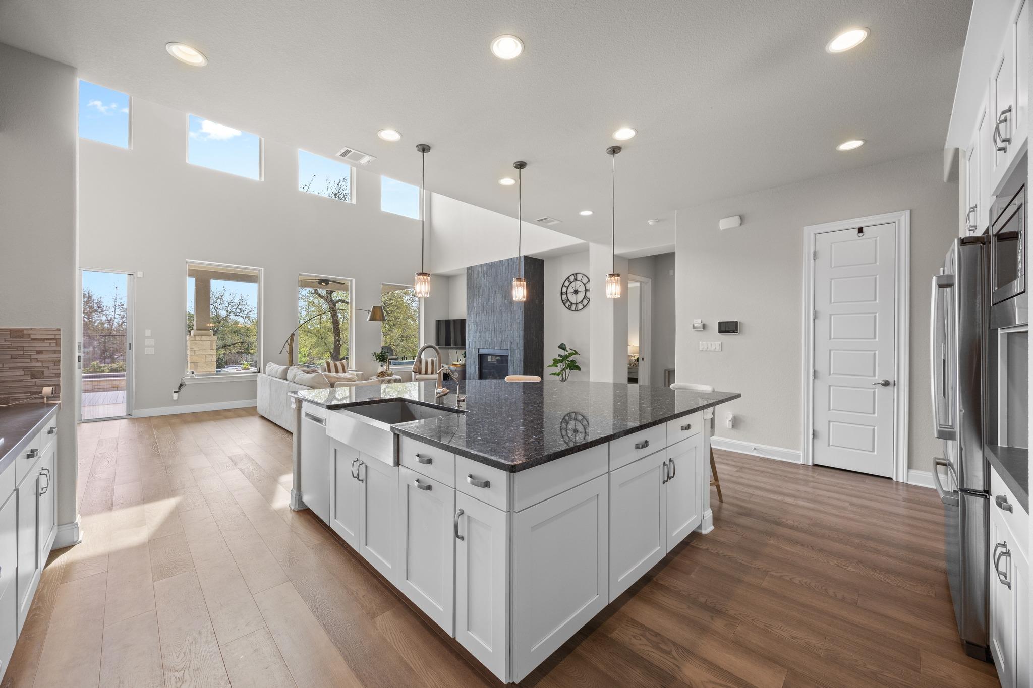 15705 Colinas Cv, Bee Cave, TX 78738