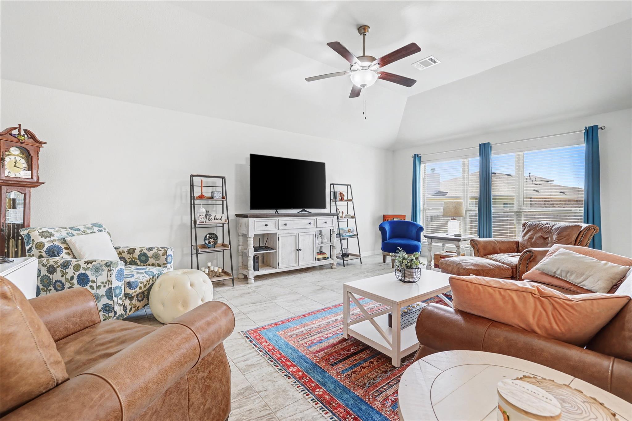 266 Finstown St, Hutto, TX 78634