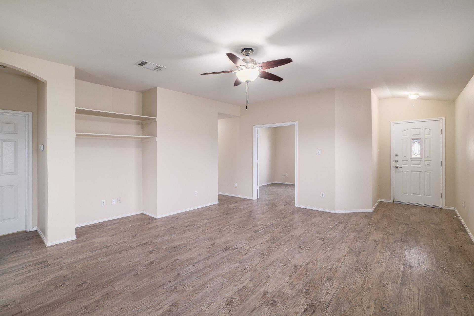 1002 W South St, Leander, TX 78641