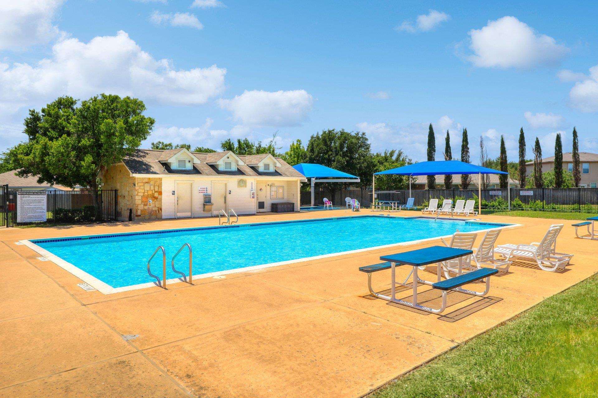 1002 W South St, Leander, TX 78641