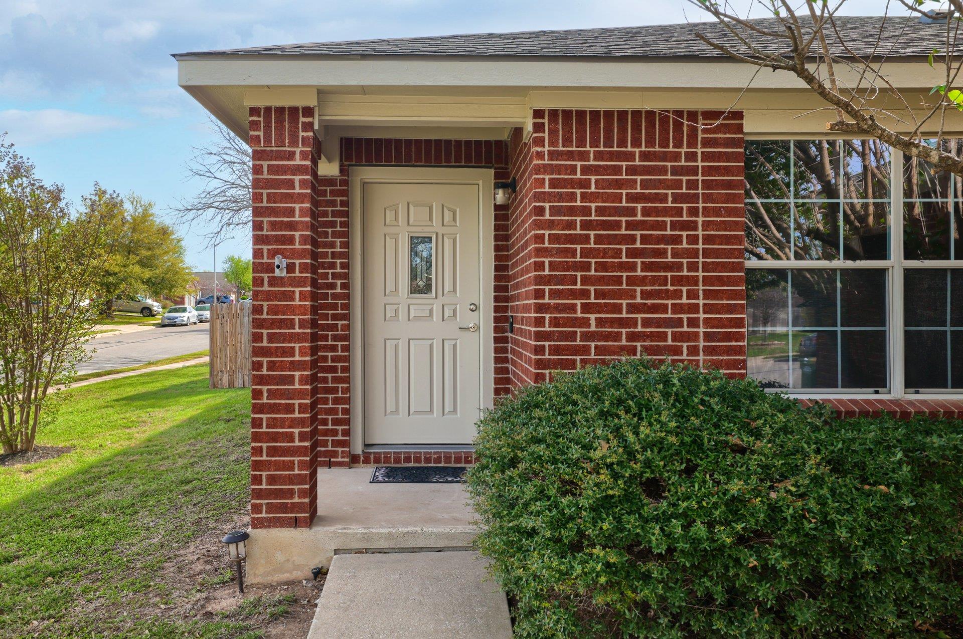 1002 W South St, Leander, TX 78641