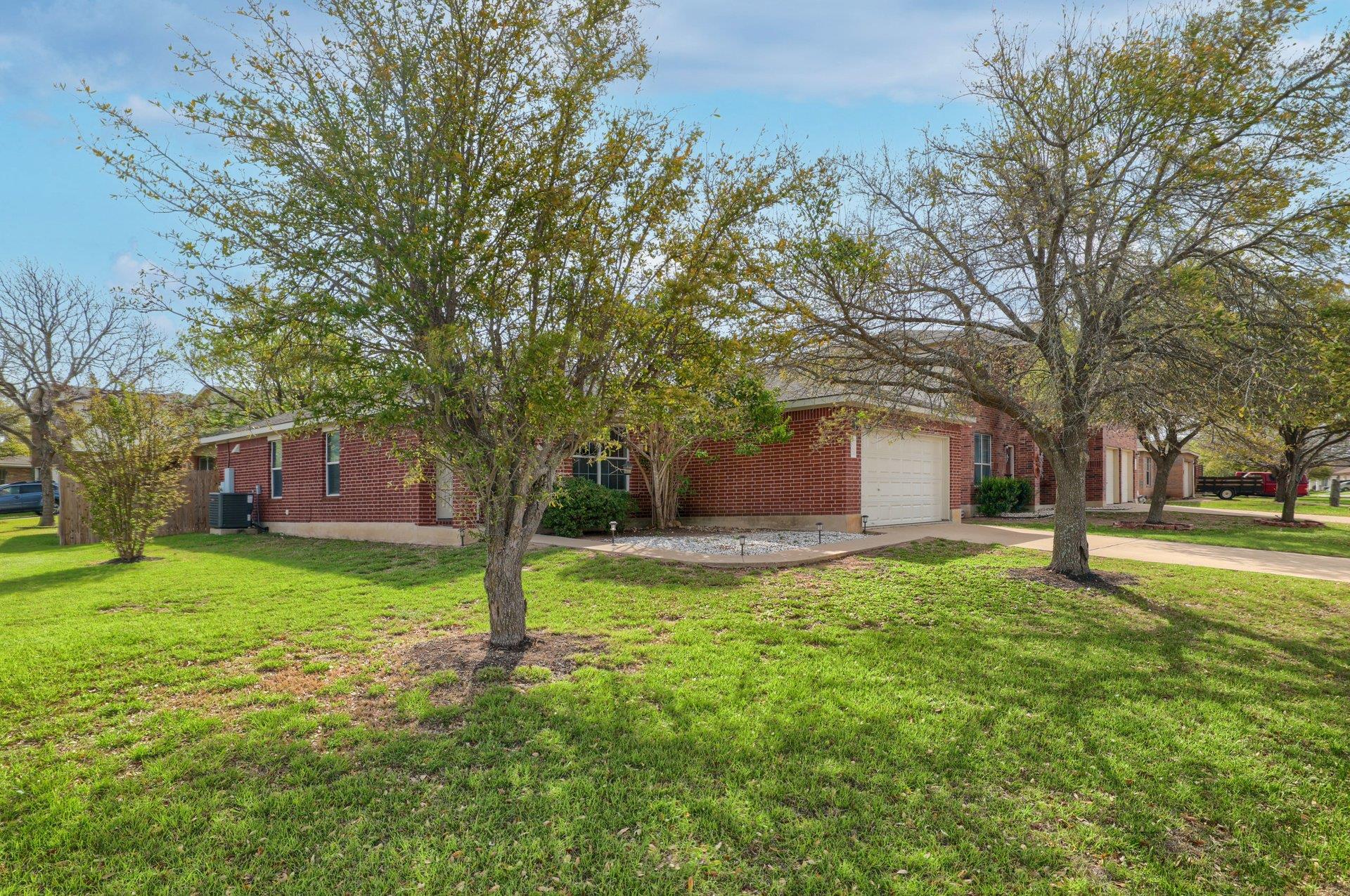 1002 W South St, Leander, TX 78641