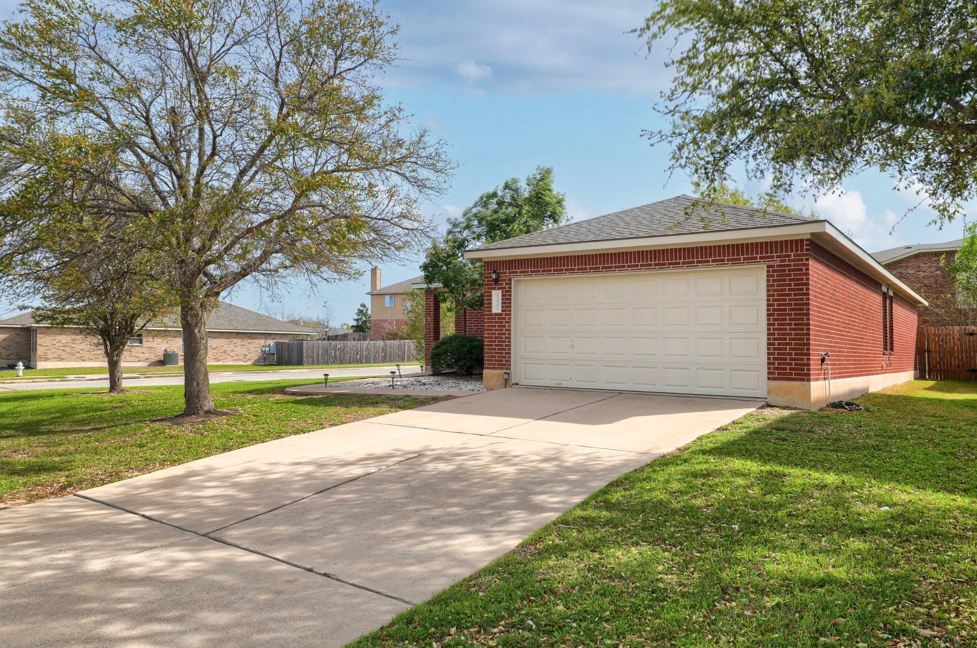 1002 W South St, Leander, TX 78641