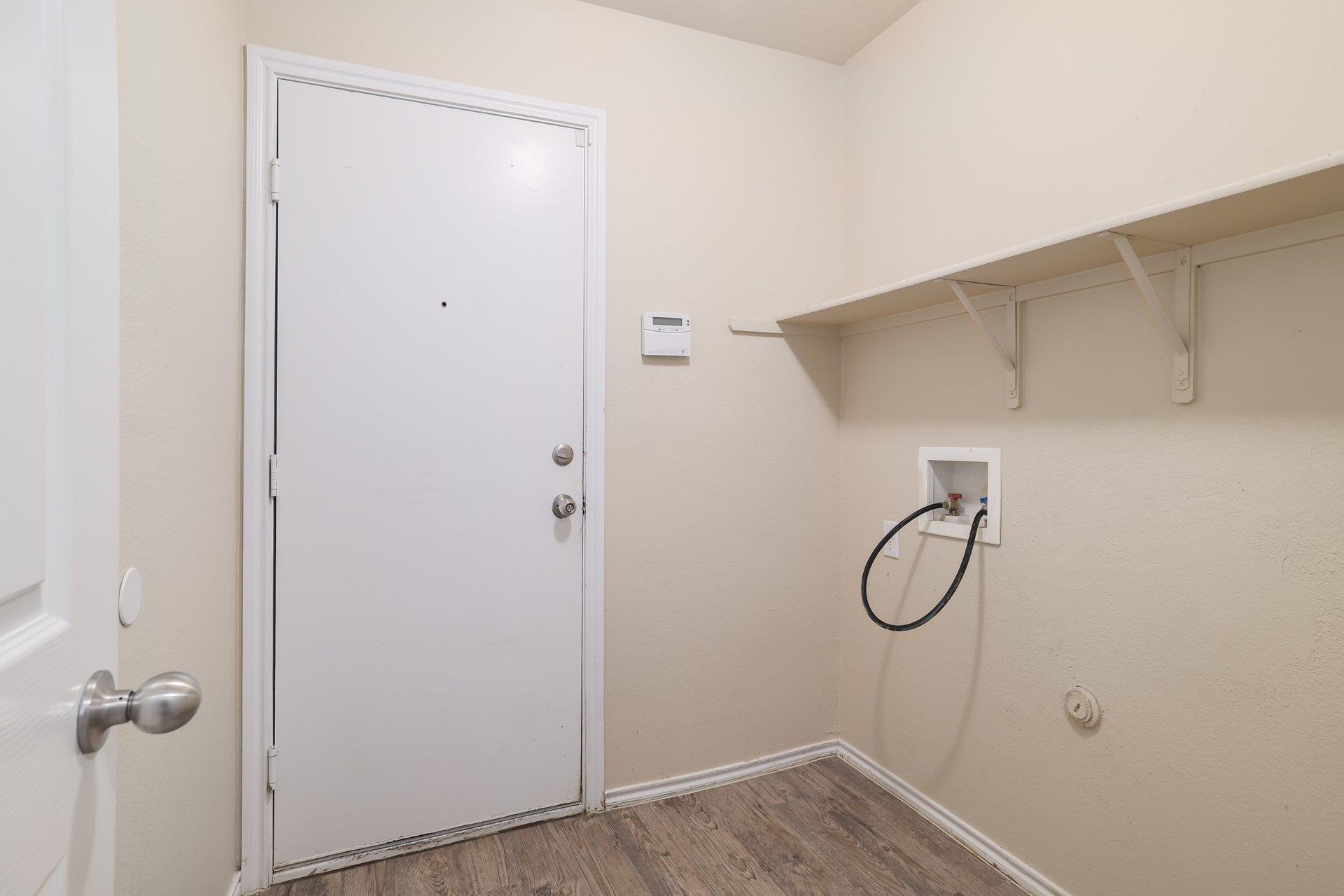 1002 W South St, Leander, TX 78641