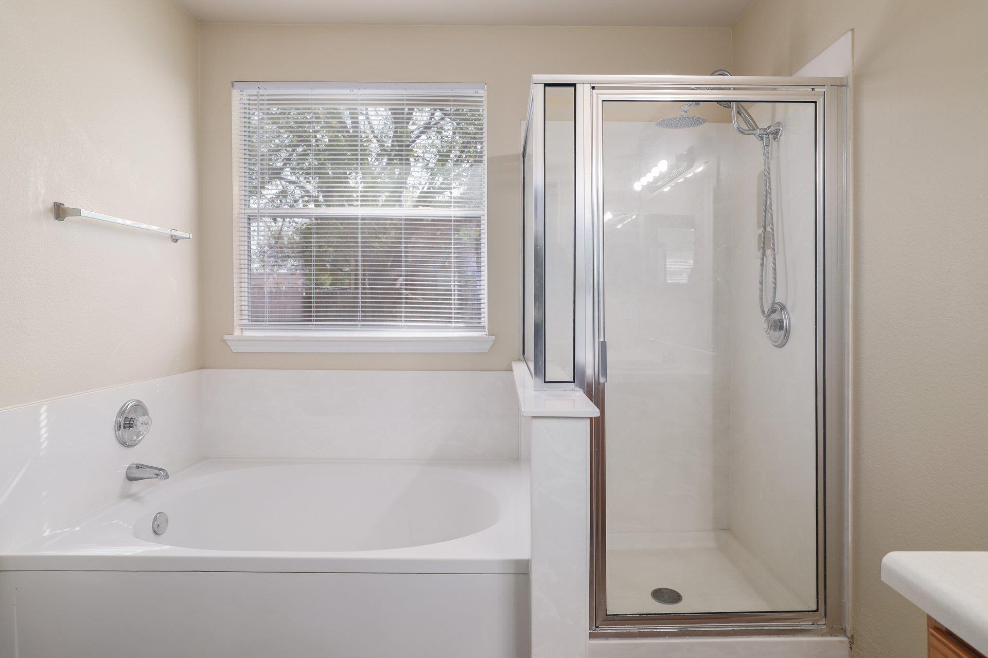 1002 W South St, Leander, TX 78641