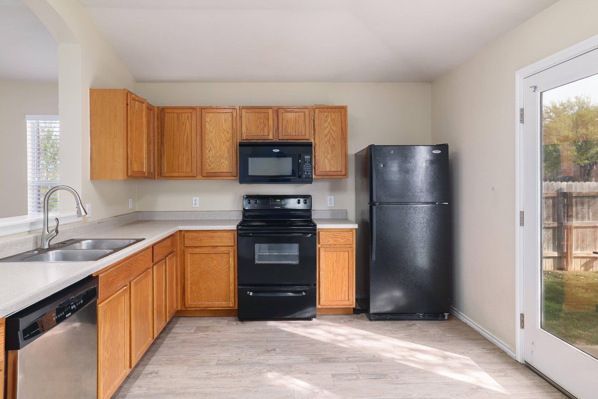 1002 W South St, Leander, TX 78641