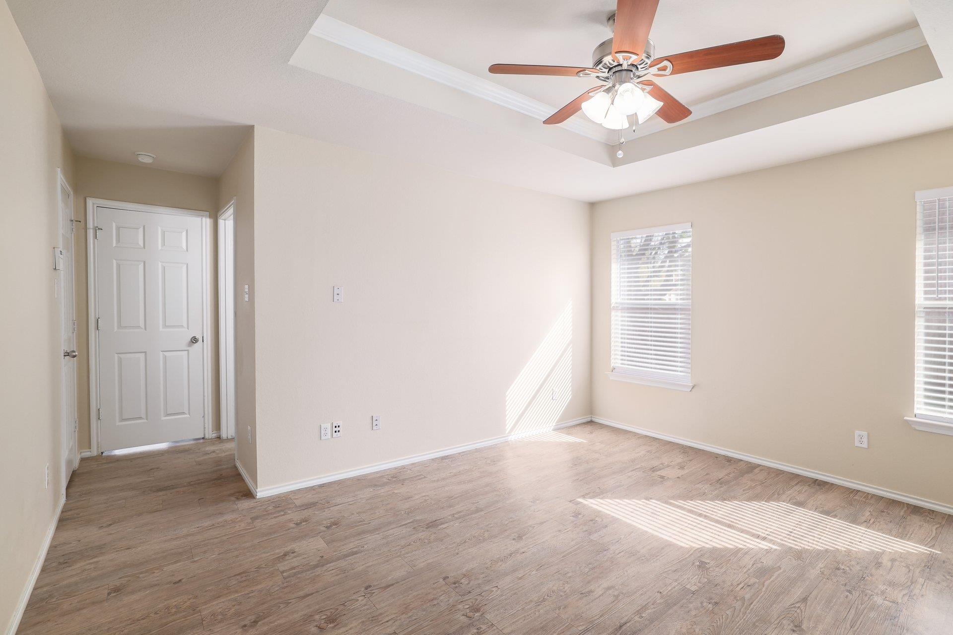 1002 W South St, Leander, TX 78641