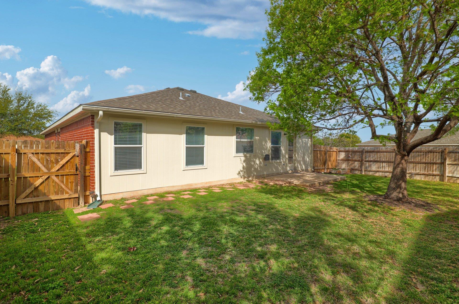 1002 W South St, Leander, TX 78641