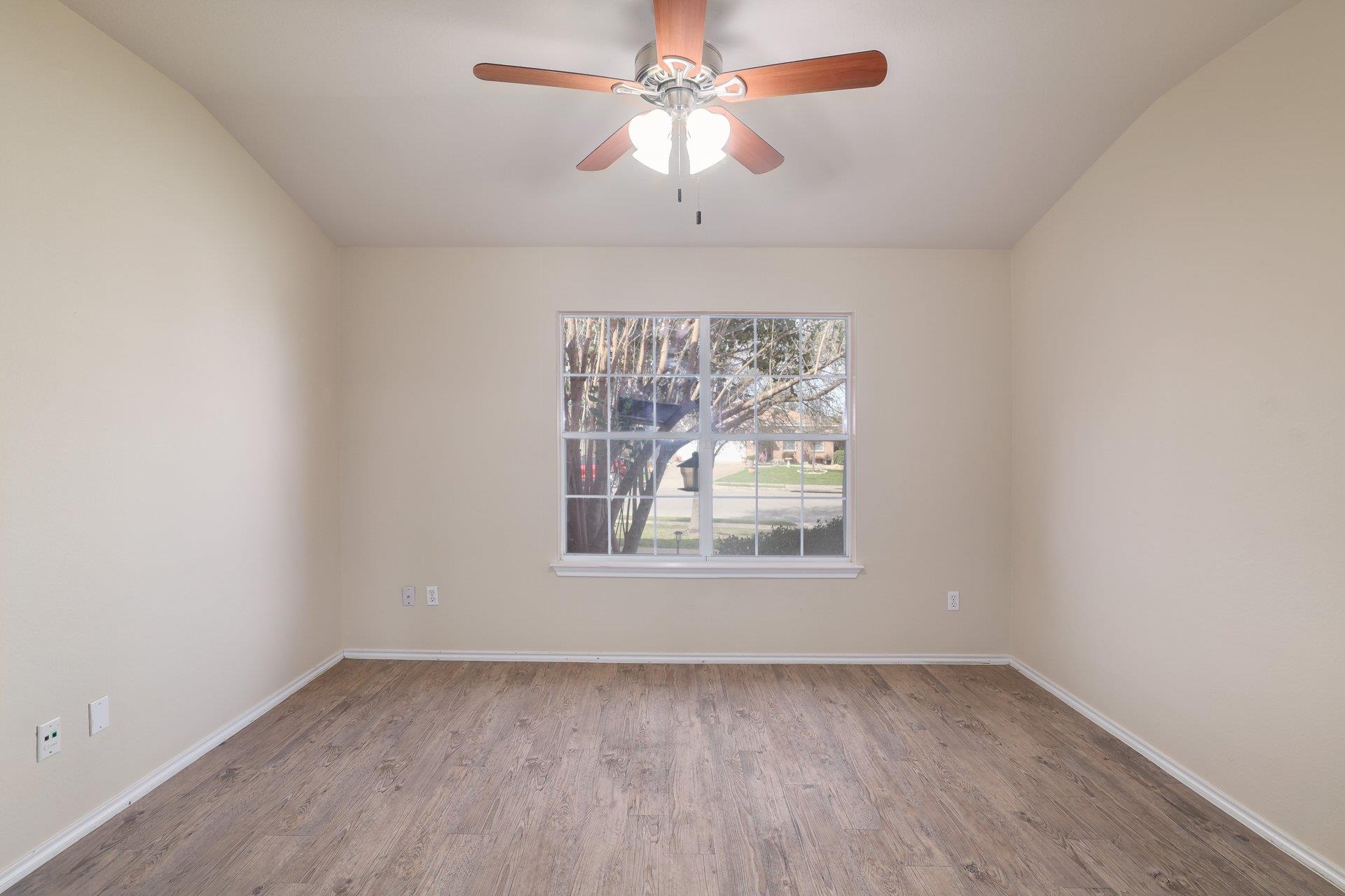 1002 W South St, Leander, TX 78641