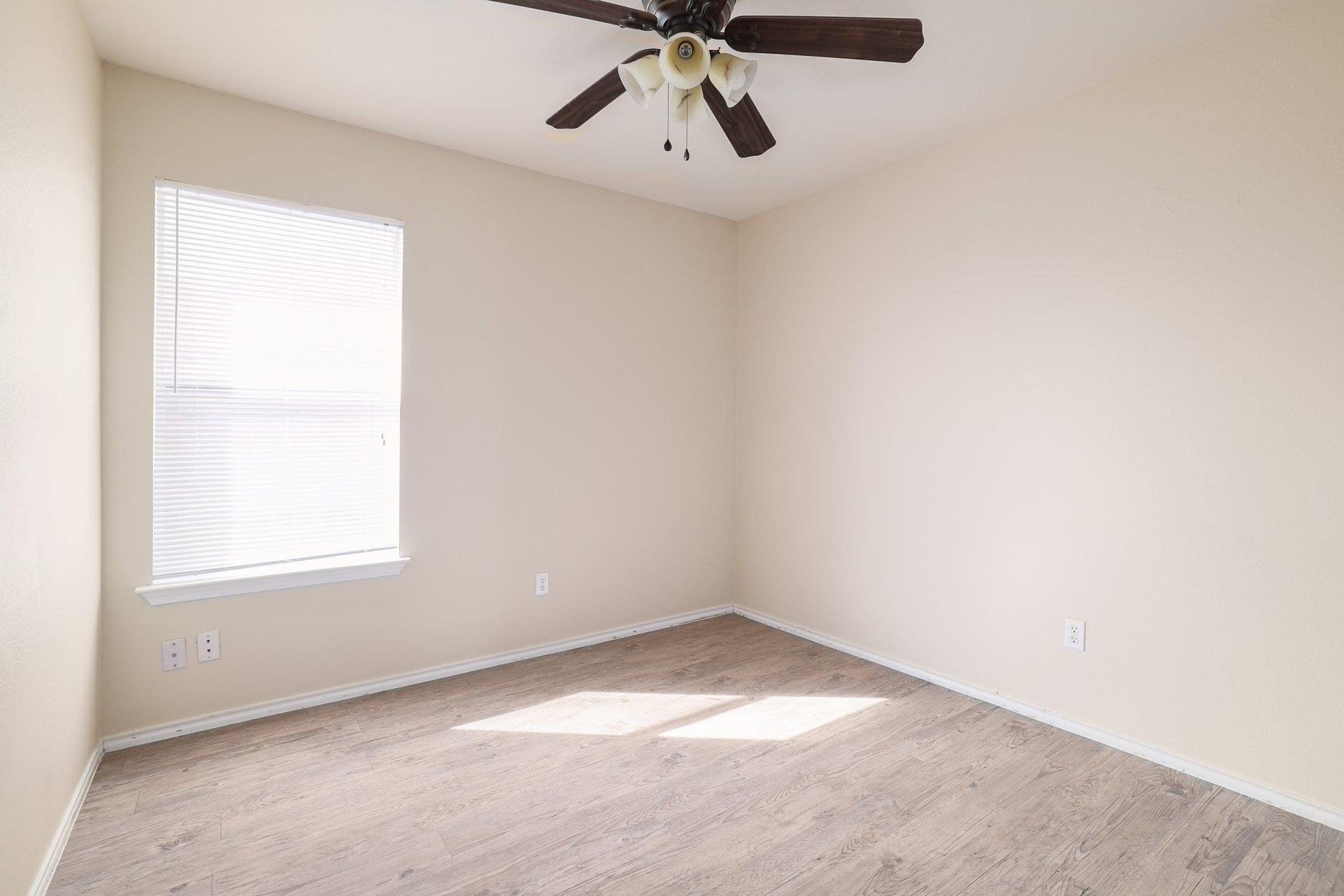 1002 W South St, Leander, TX 78641