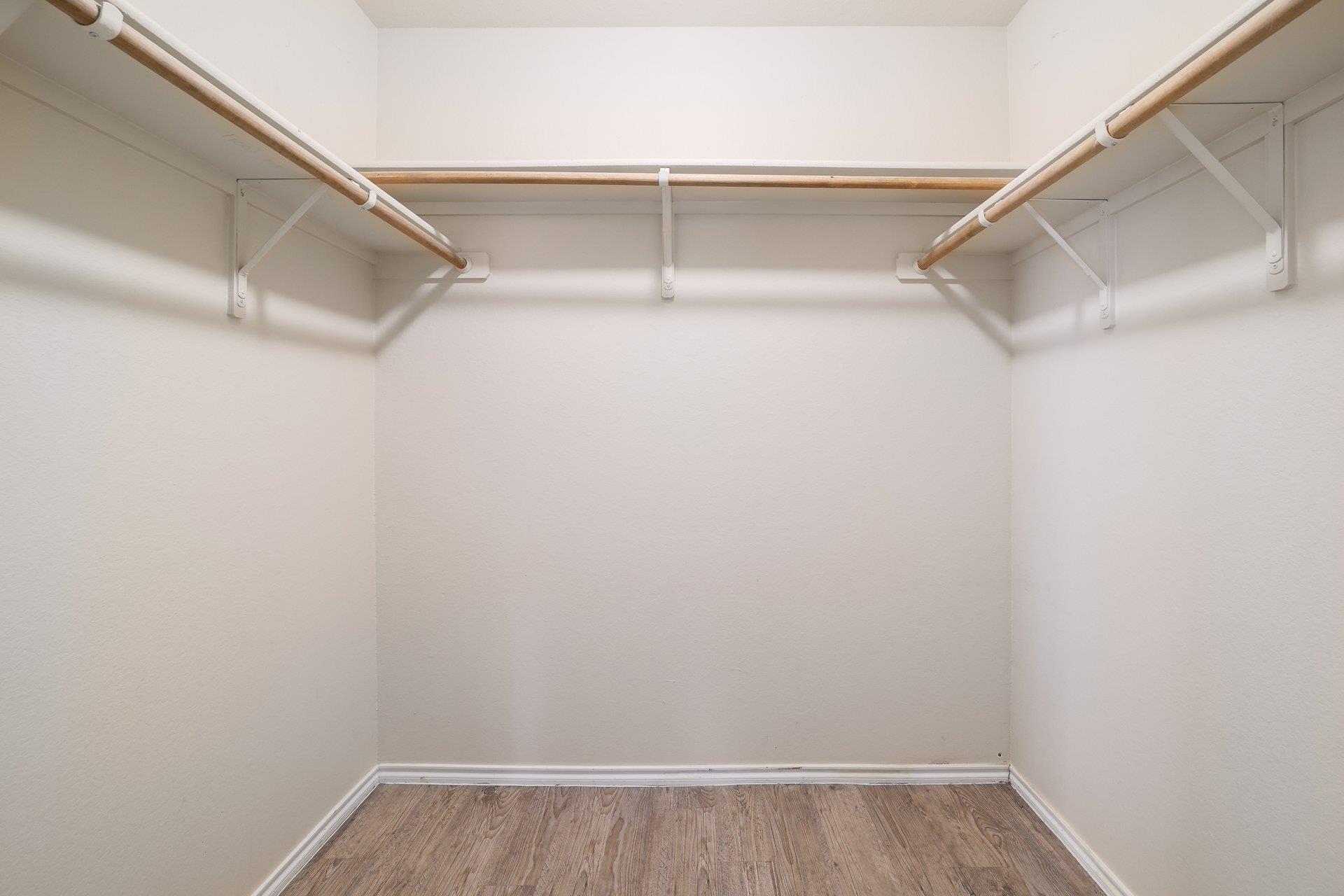 1002 W South St, Leander, TX 78641