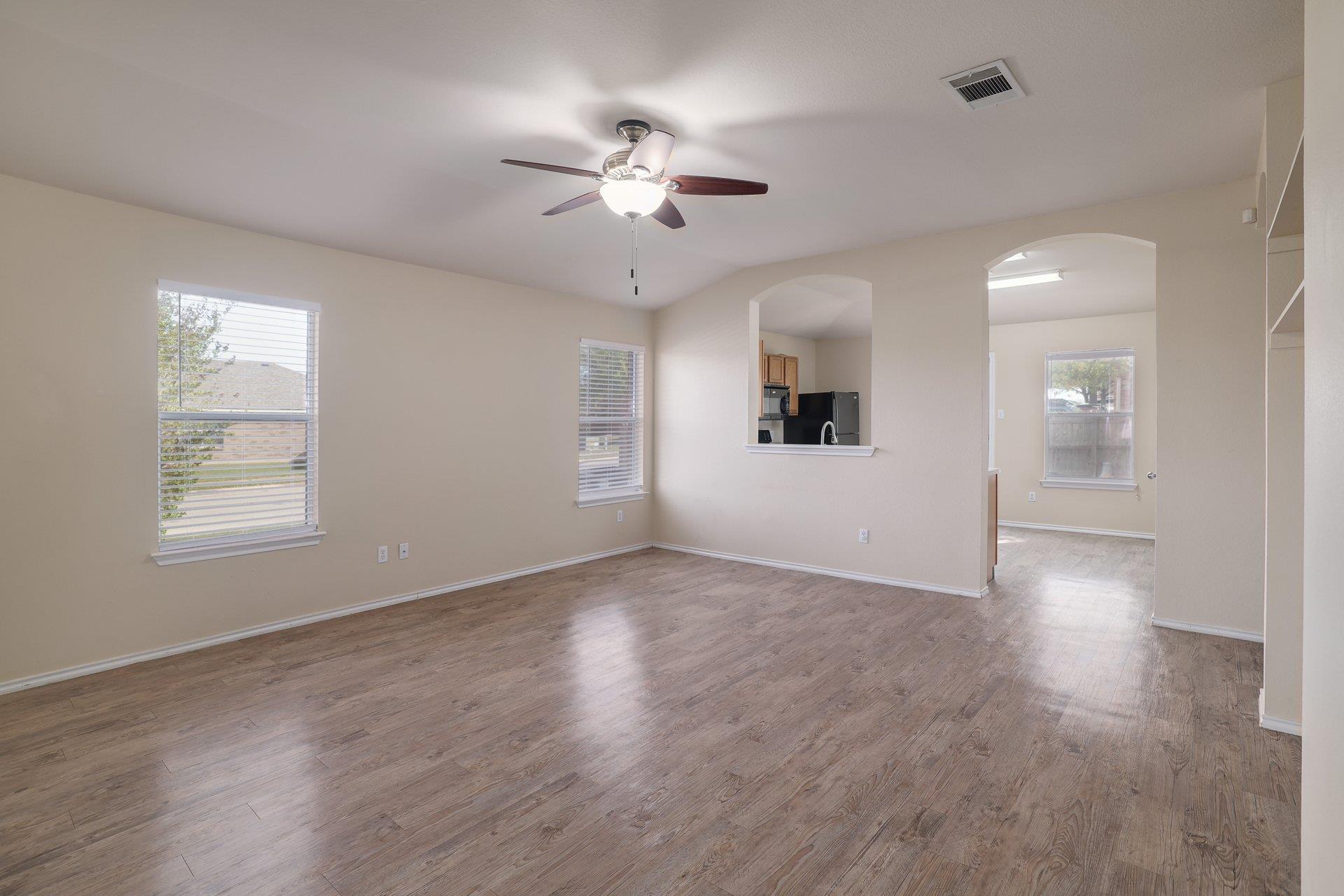 1002 W South St, Leander, TX 78641