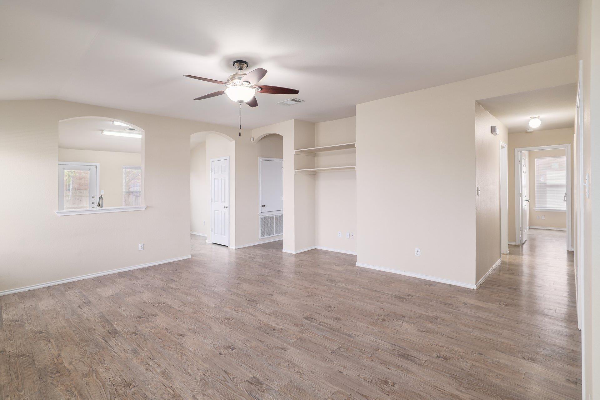 1002 W South St, Leander, TX 78641