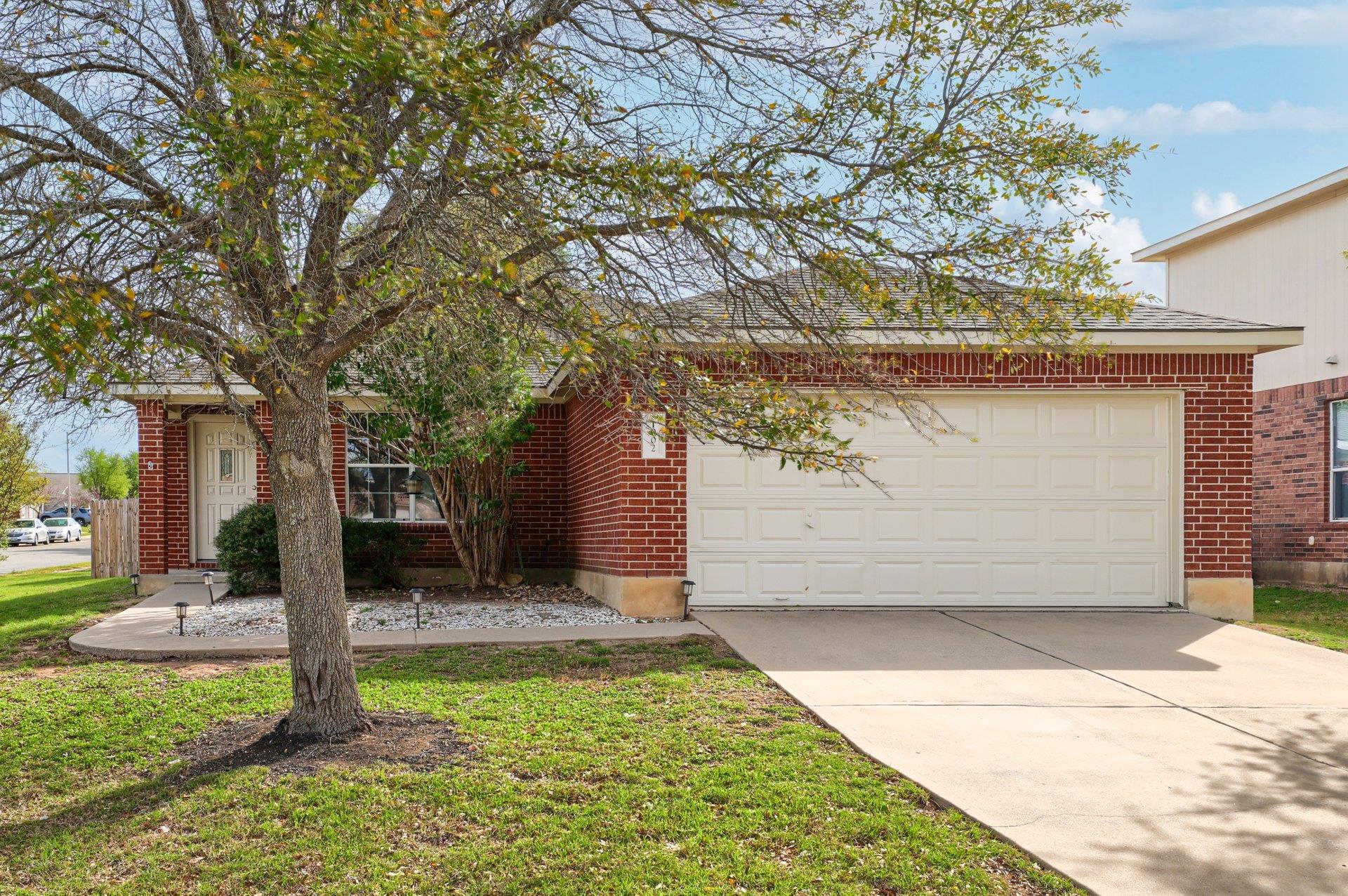 1002 W South St, Leander, TX 78641