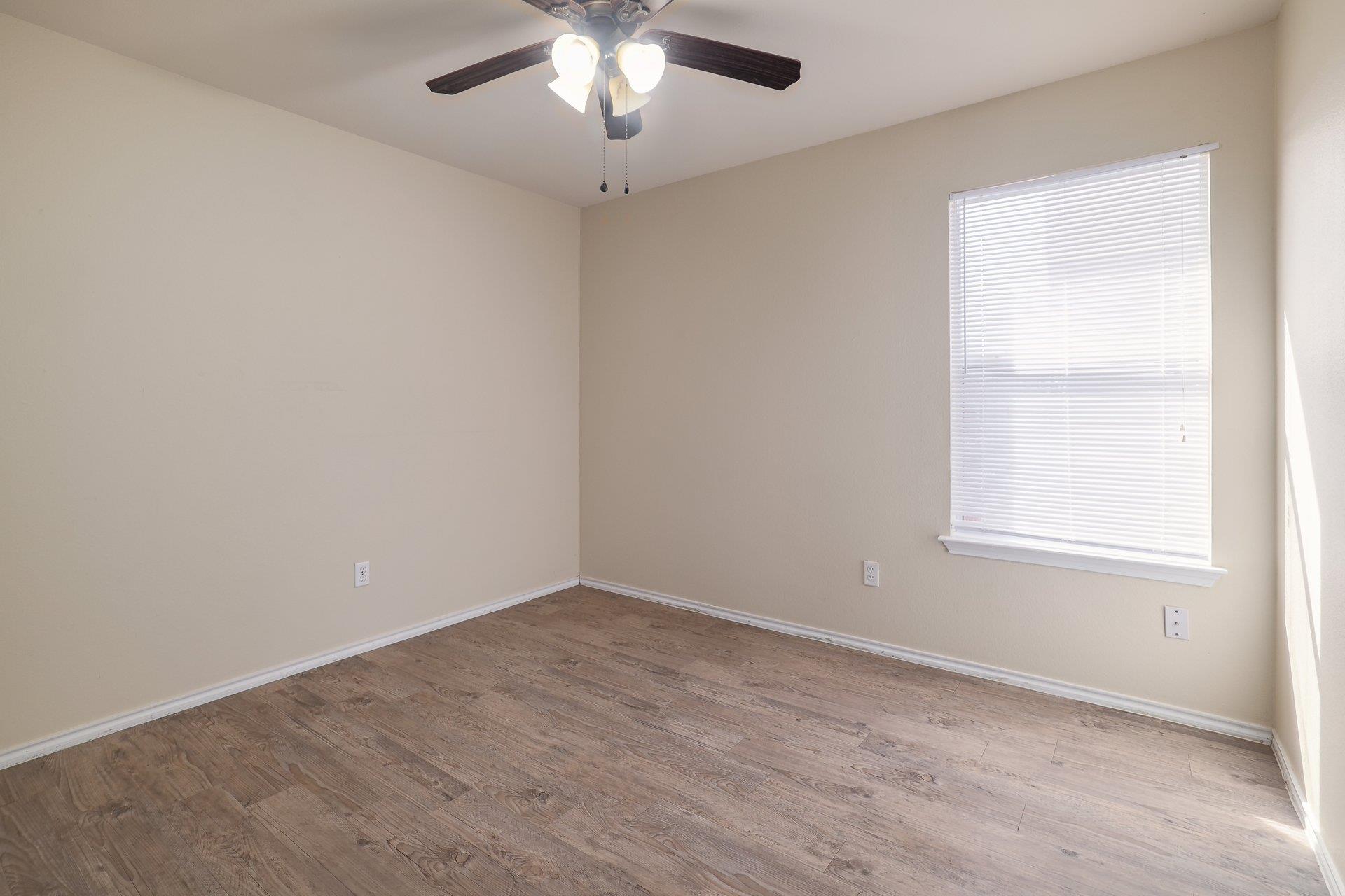 1002 W South St, Leander, TX 78641