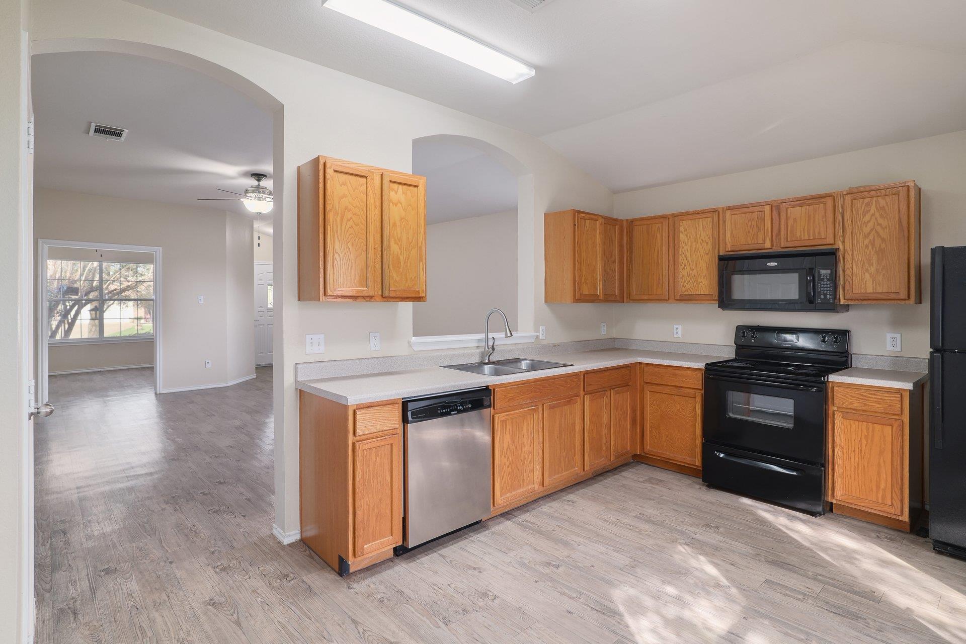 1002 W South St, Leander, TX 78641