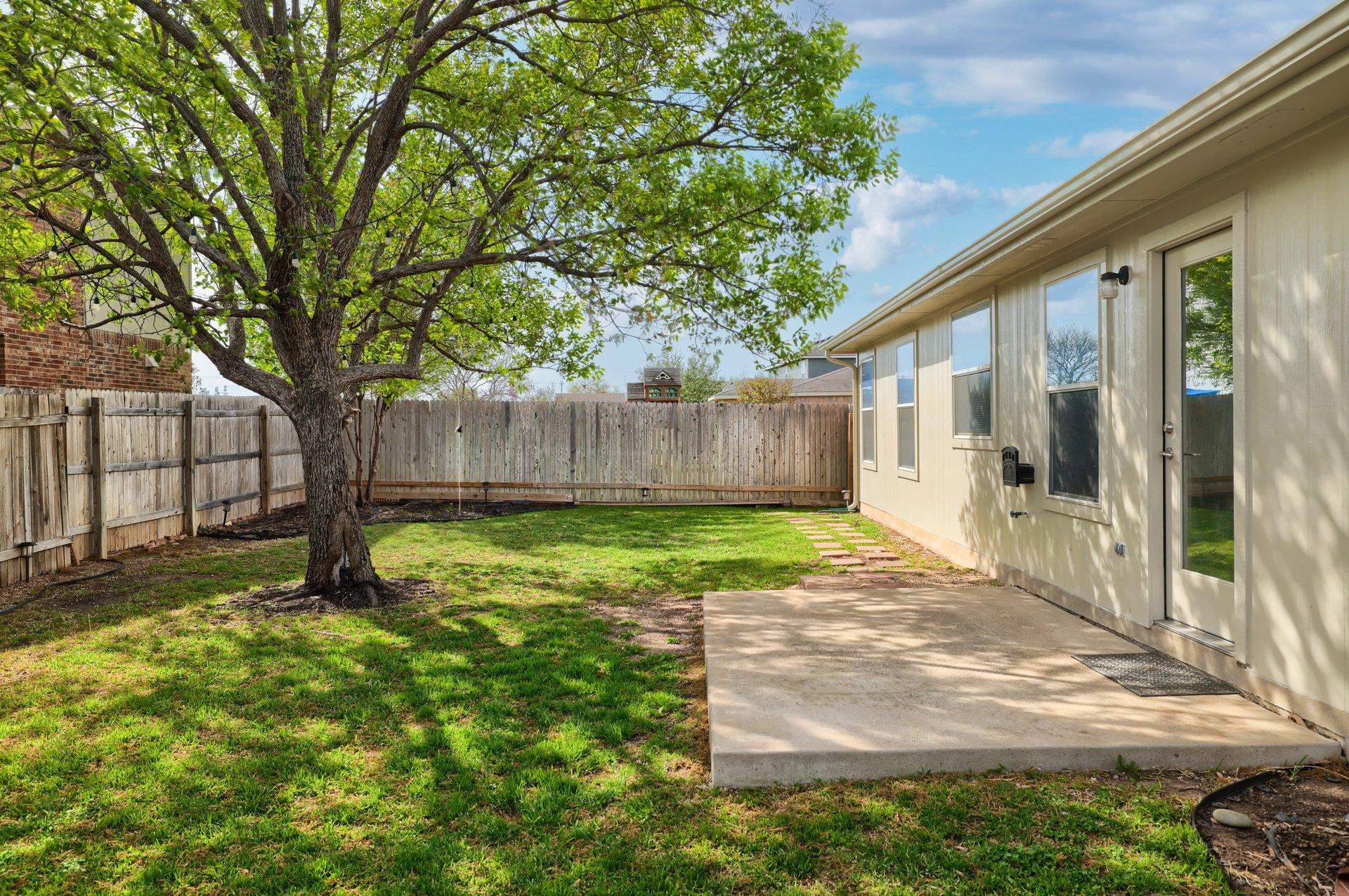 1002 W South St, Leander, TX 78641