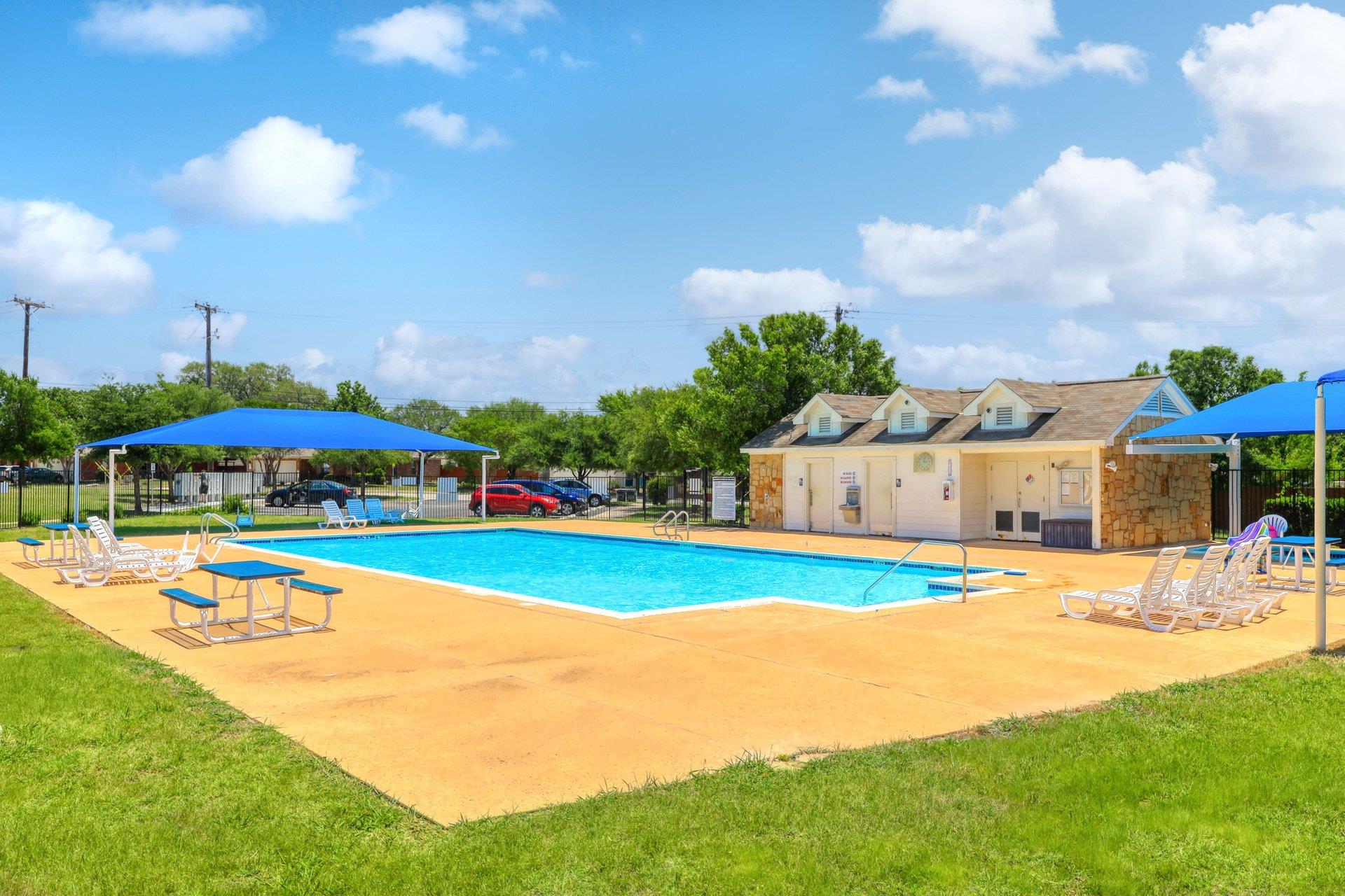 1002 W South St, Leander, TX 78641