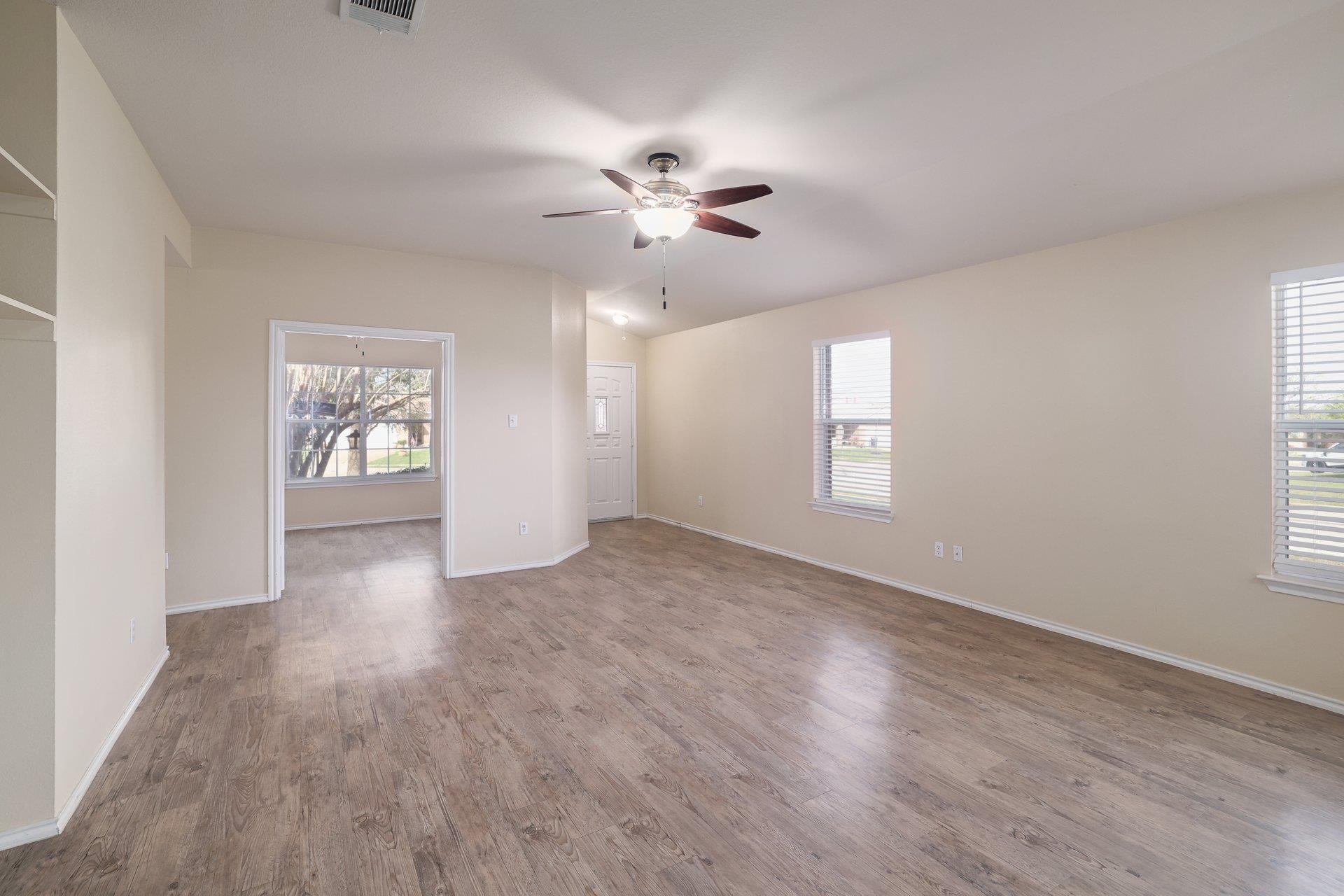 1002 W South St, Leander, TX 78641