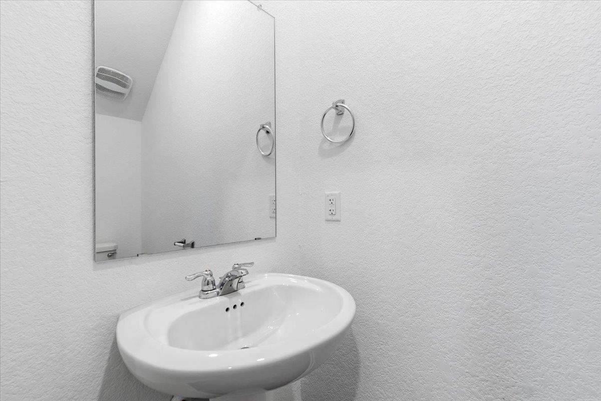 1140 Cattail Ln, Bastrop, TX 78602