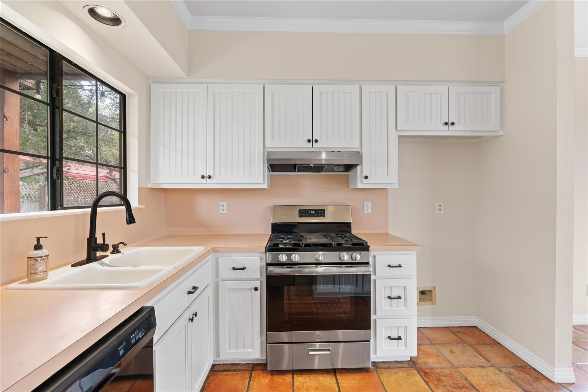 17511 E Darleen Dr, Leander, TX 78641