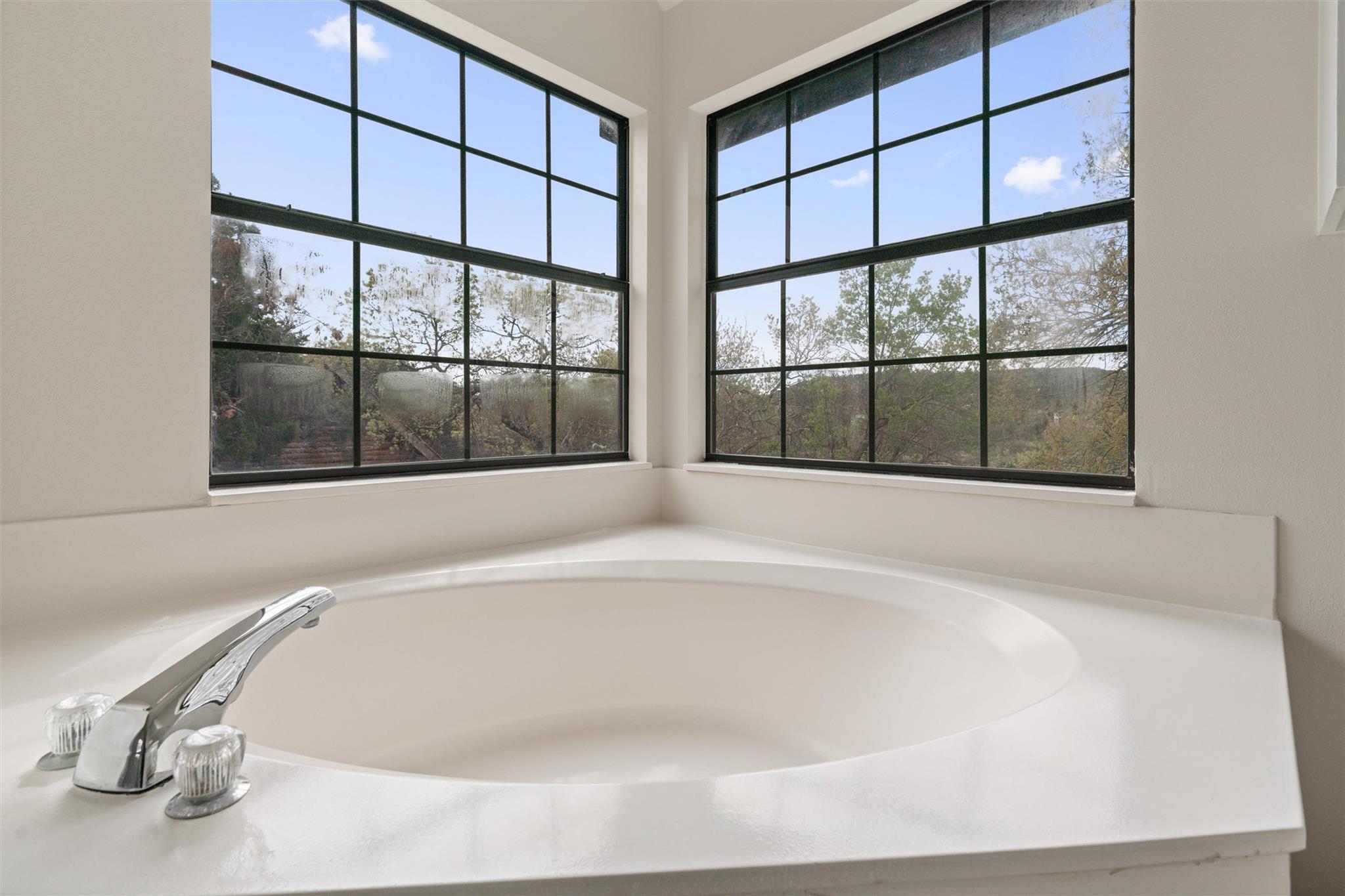 17511 E Darleen Dr, Leander, TX 78641