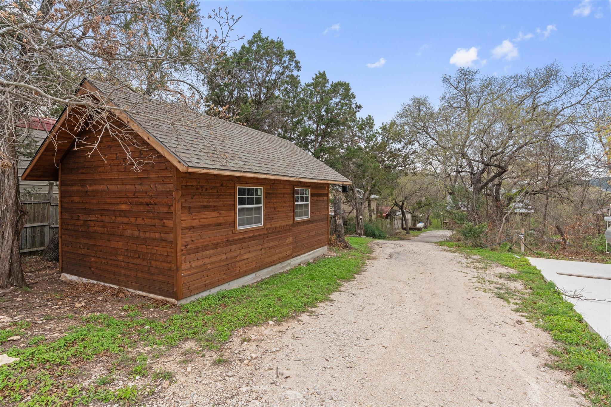 17511 E Darleen Dr, Leander, TX 78641