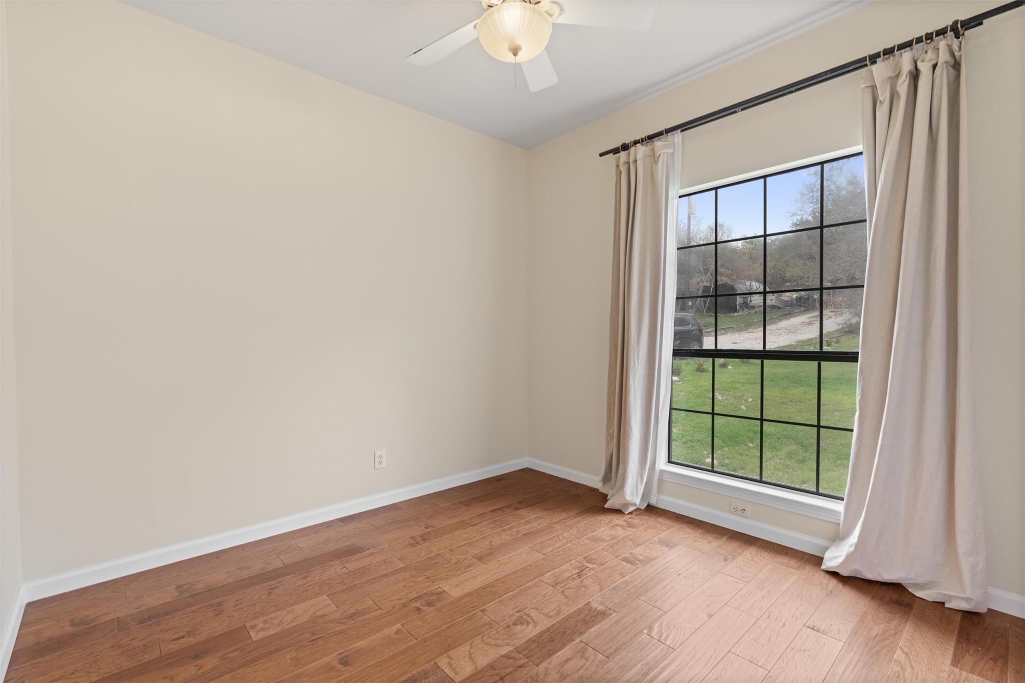 17511 E Darleen Dr, Leander, TX 78641