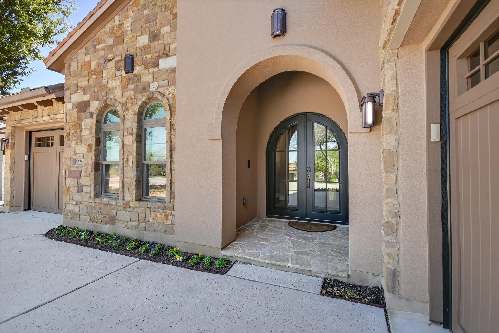 8225 Carranzo Dr, Austin, TX 78735