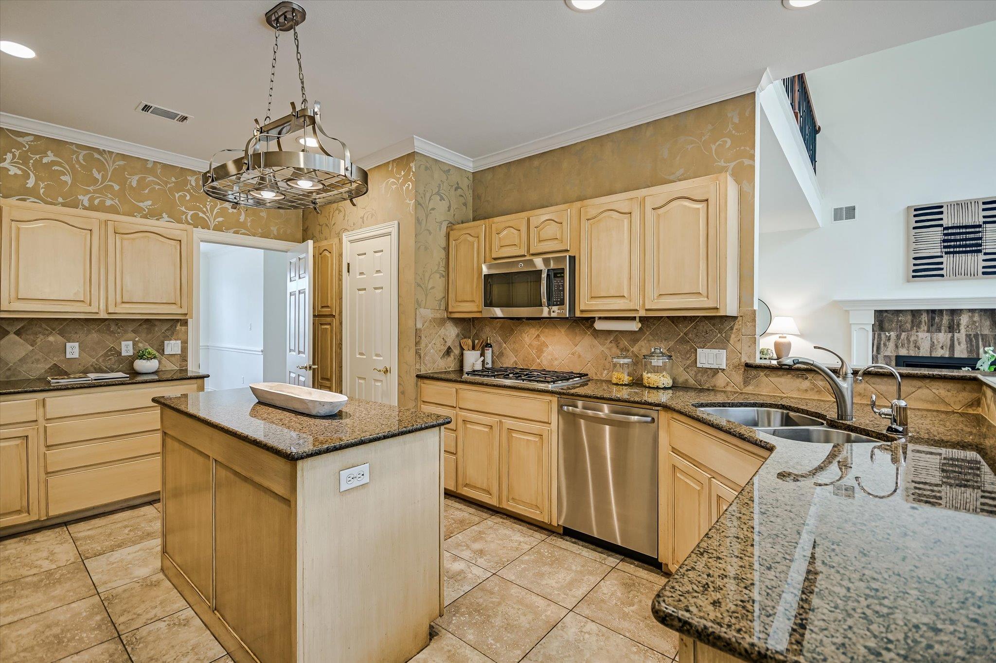 4000 Shadow Oak Ln, Austin, TX 78746