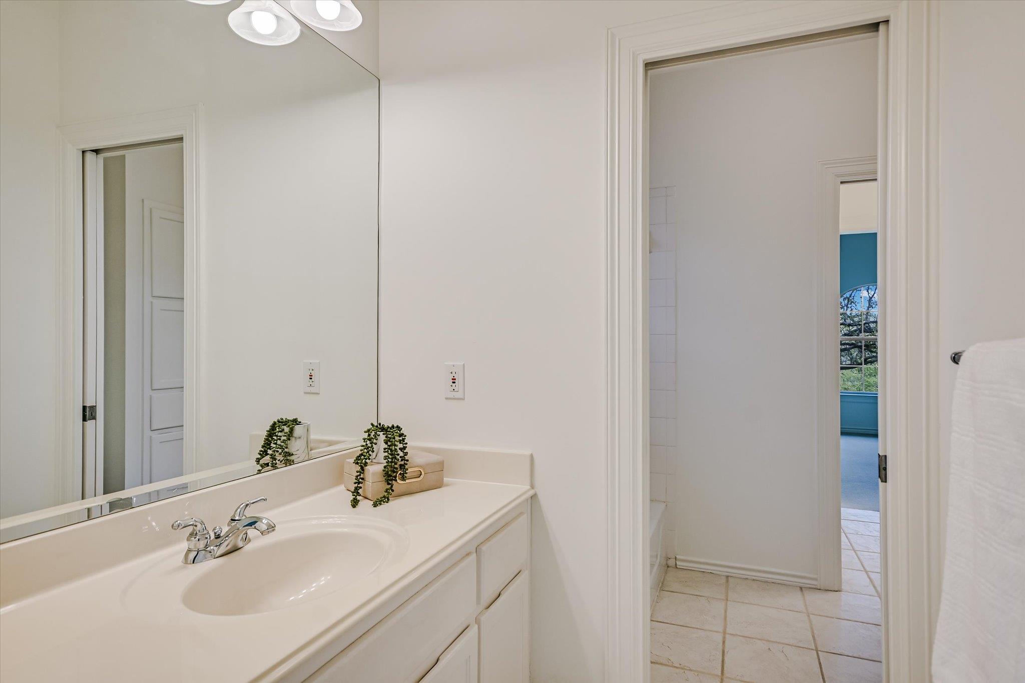 4000 Shadow Oak Ln, Austin, TX 78746