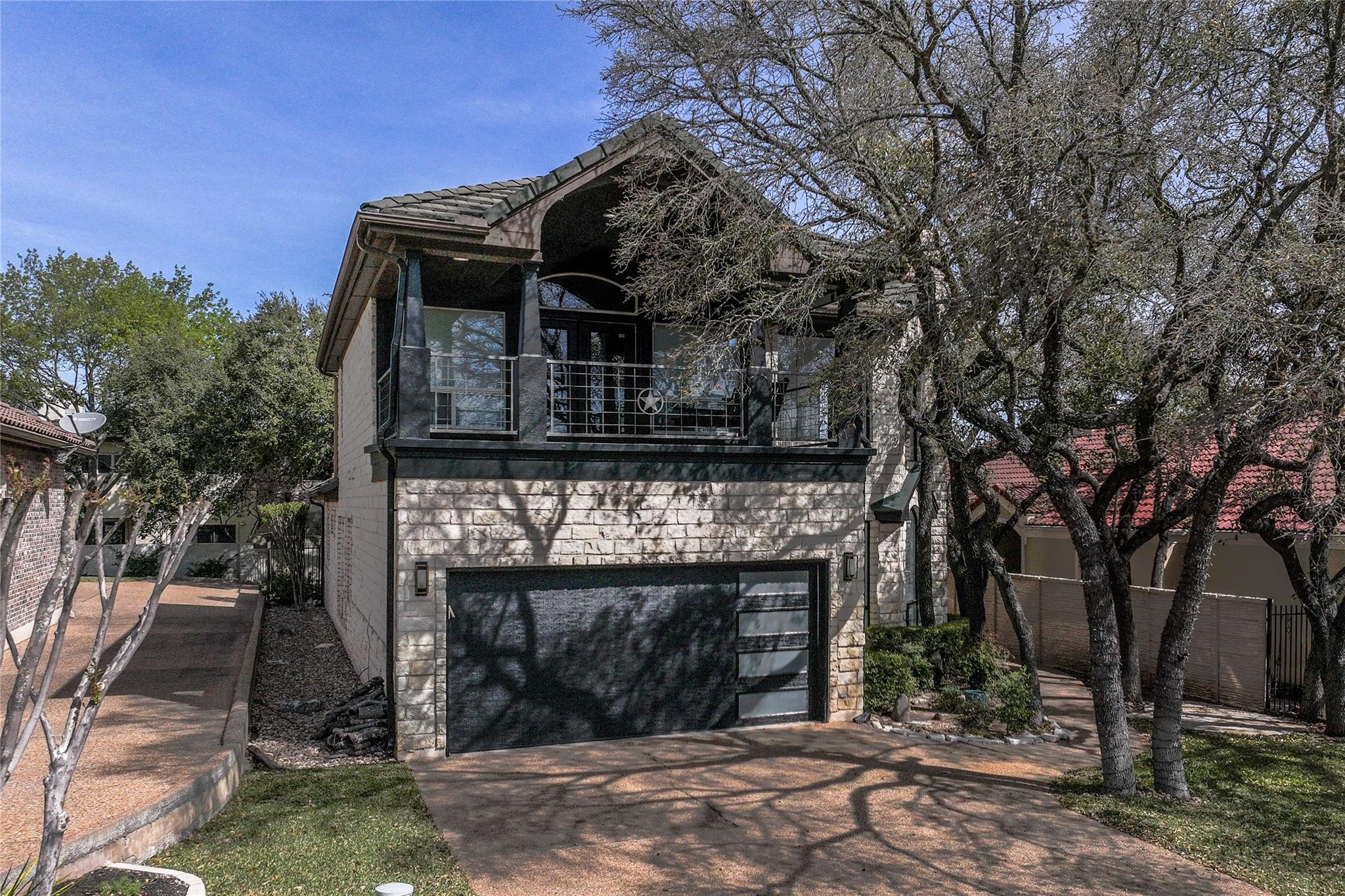 11 Treehaven Ln, The Hills, TX 78738
