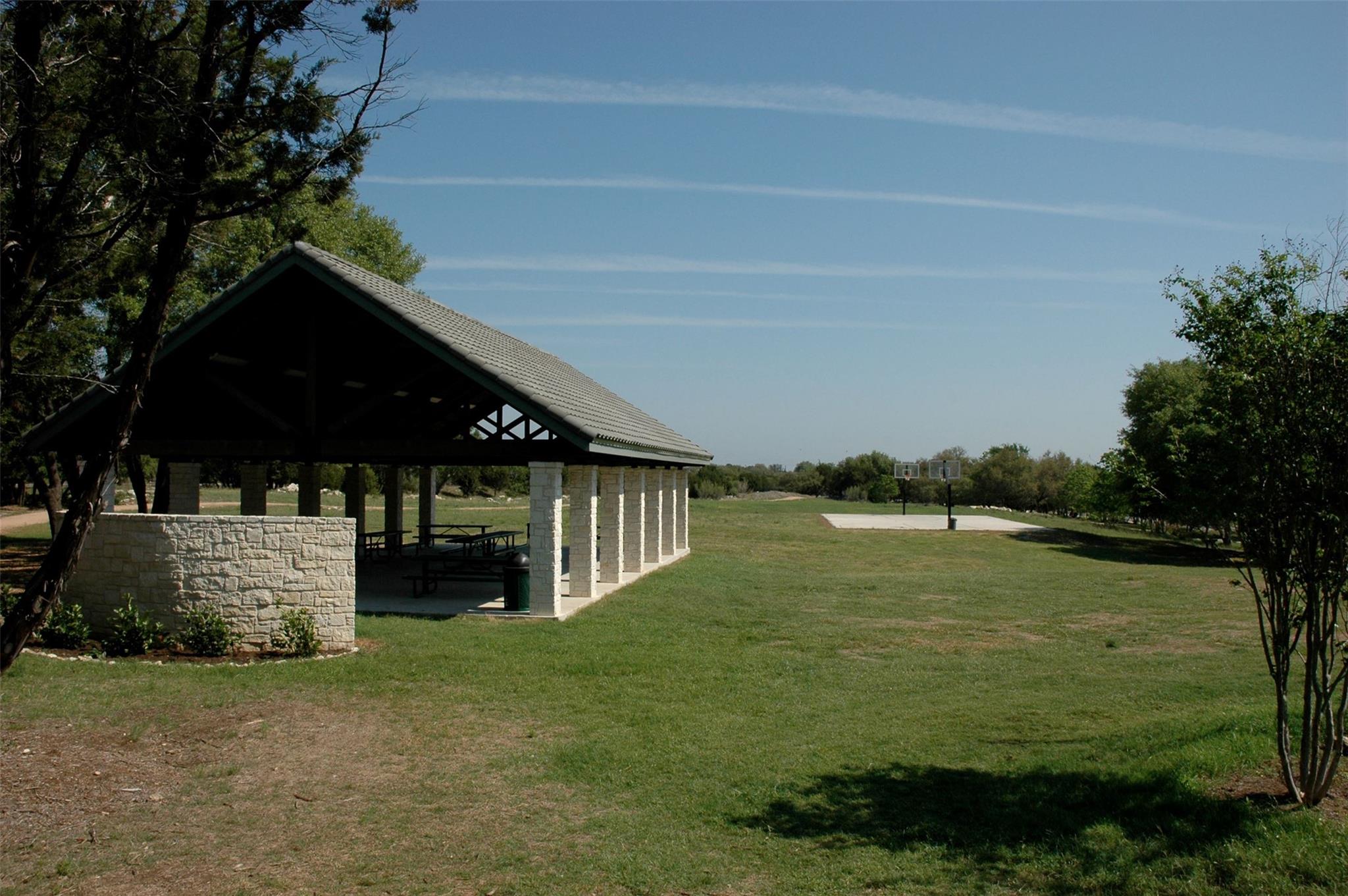 11 Treehaven Ln, The Hills, TX 78738