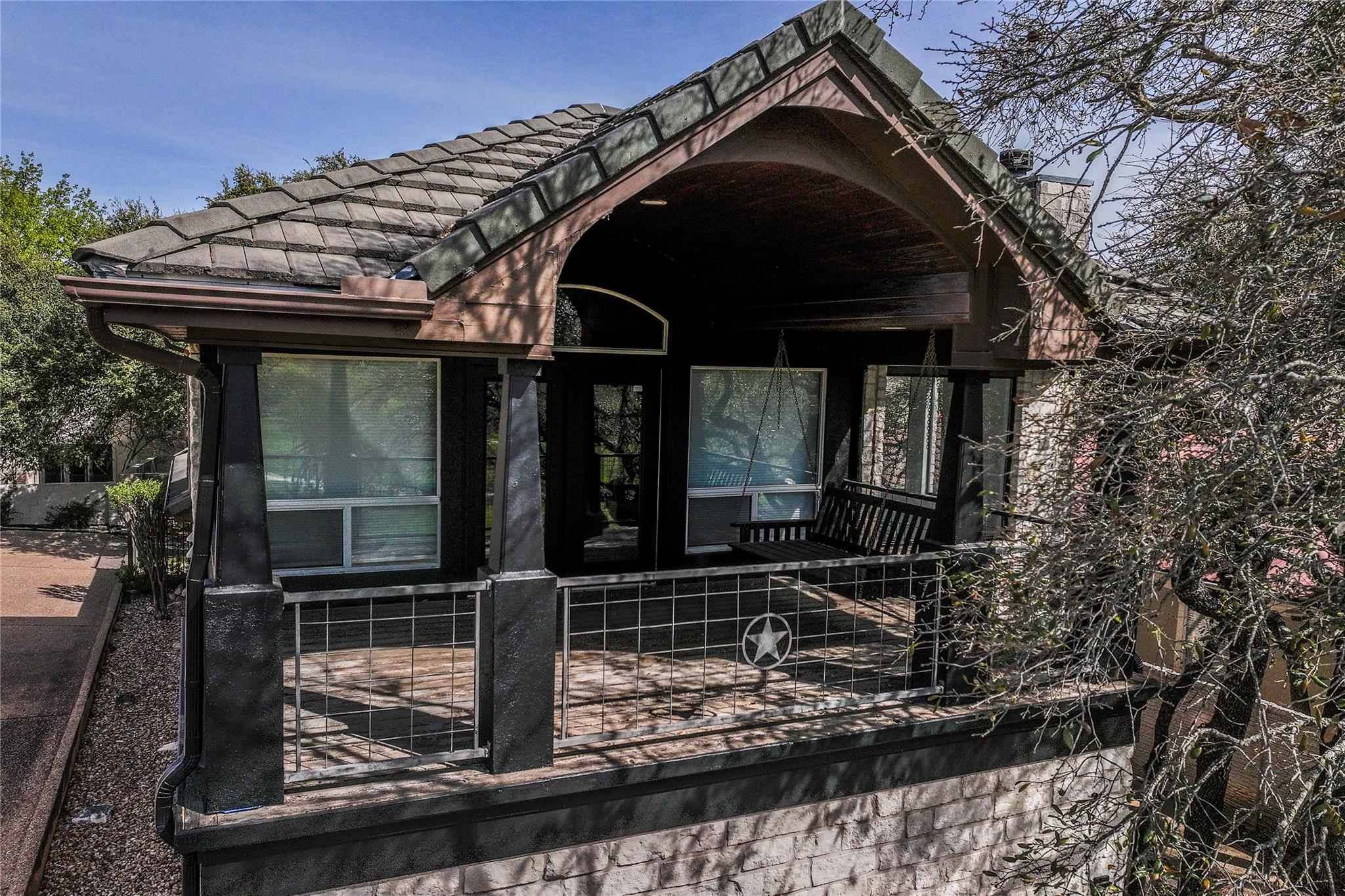 11 Treehaven Ln, The Hills, TX 78738