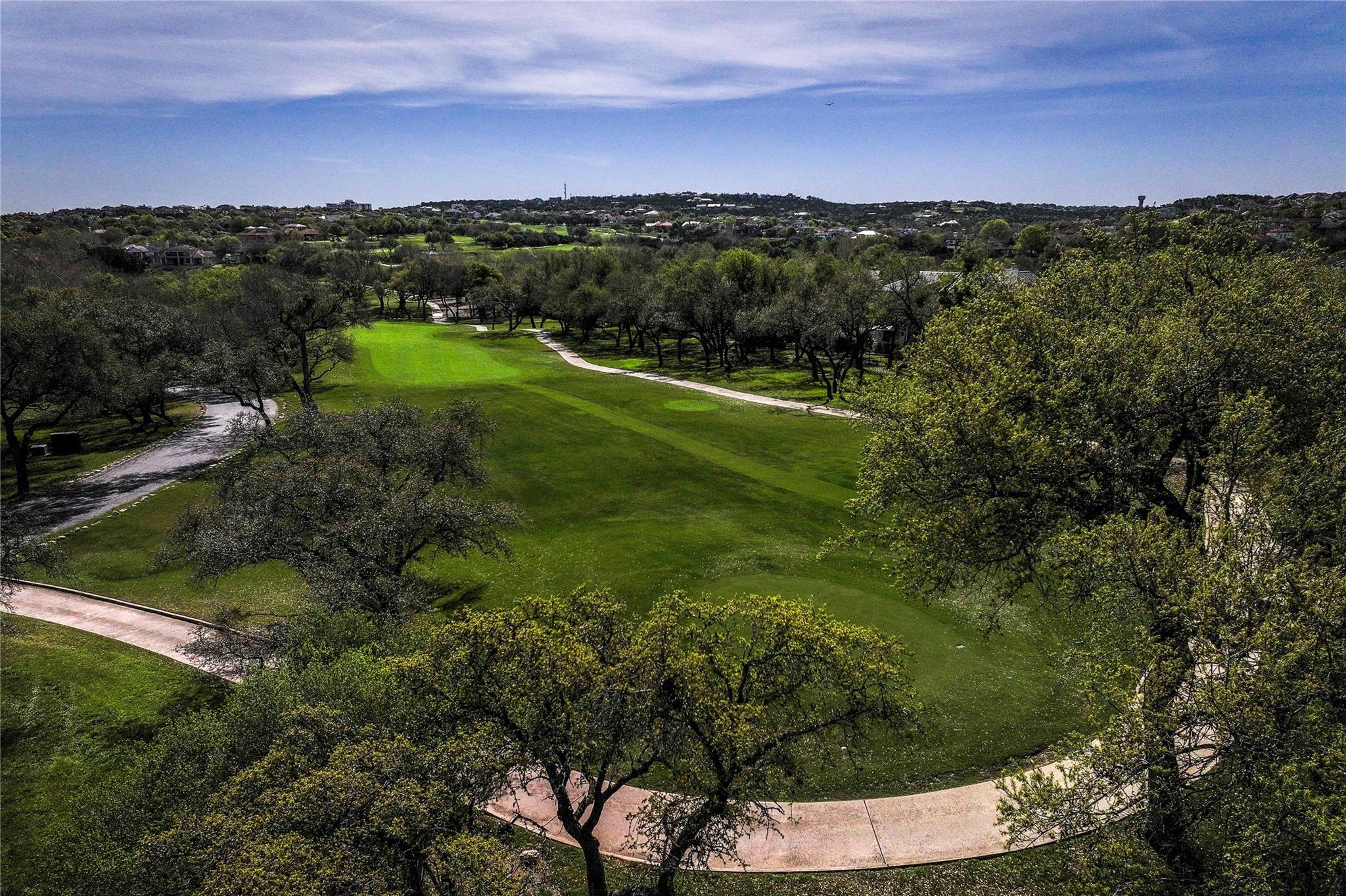 11 Treehaven Ln, The Hills, TX 78738
