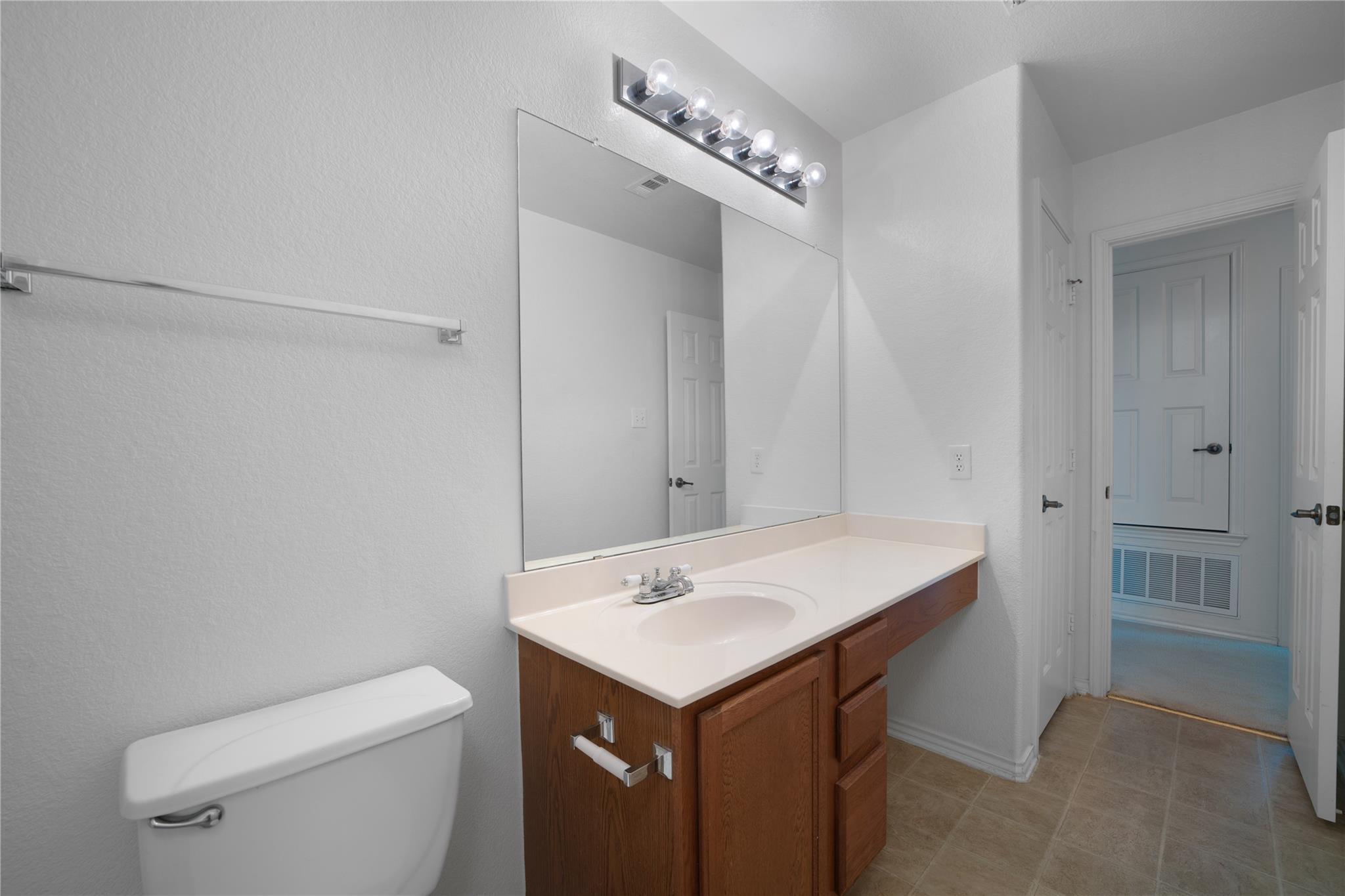 180 Beech Dr, Kyle, TX 78640