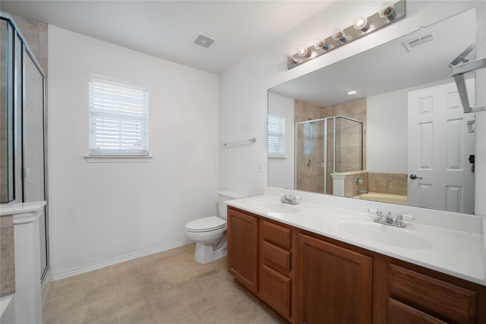 180 Beech Dr, Kyle, TX 78640