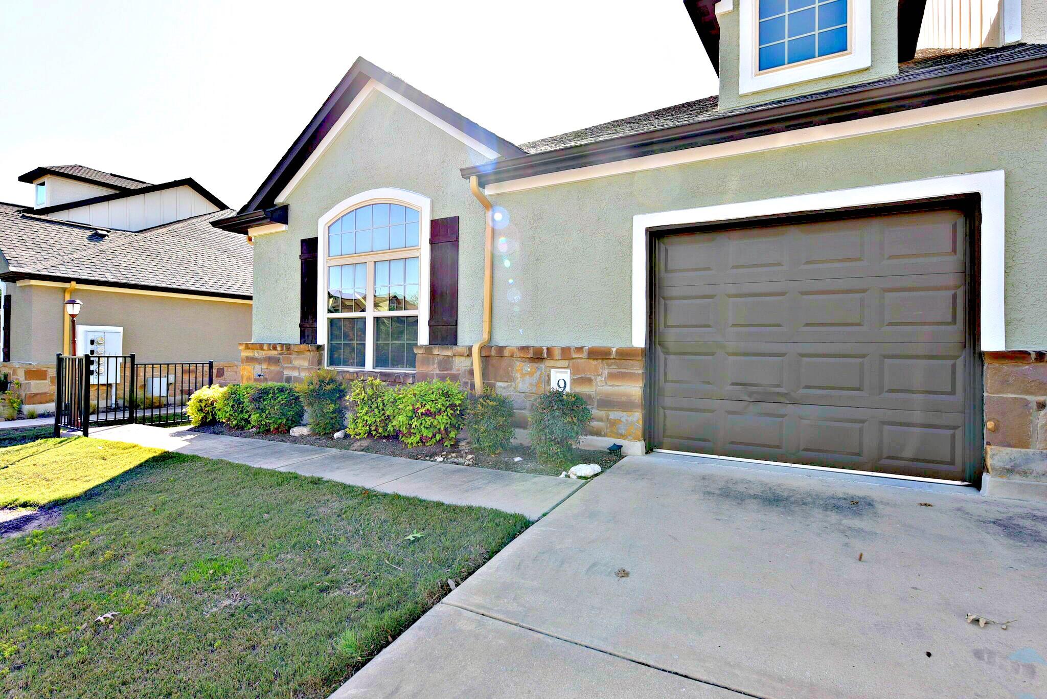 1900 Little Elm Trl # 9, Cedar Park, TX 78613