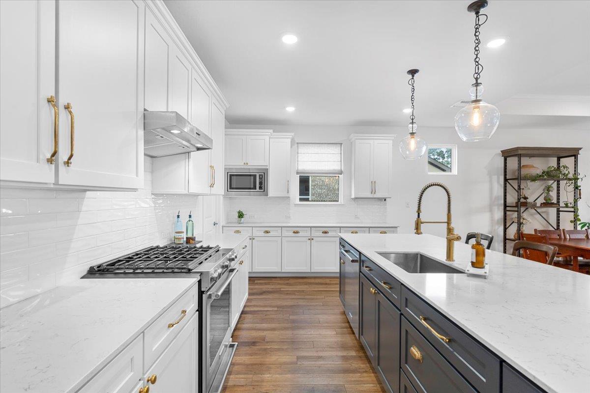 404 Climbing Rock Loop, Dripping Springs, TX 78620