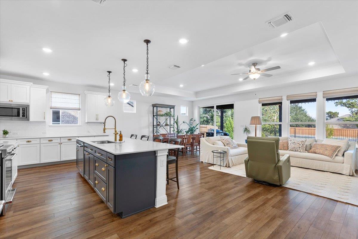 404 Climbing Rock Loop, Dripping Springs, TX 78620