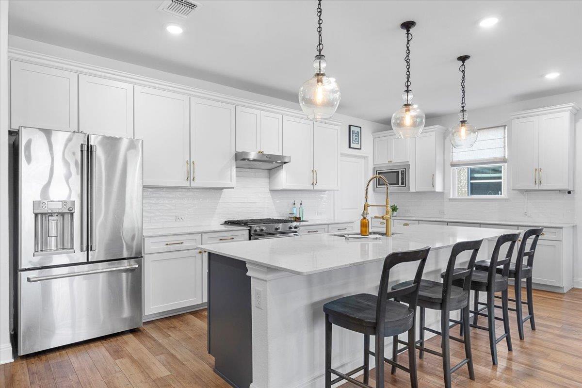 404 Climbing Rock Loop, Dripping Springs, TX 78620