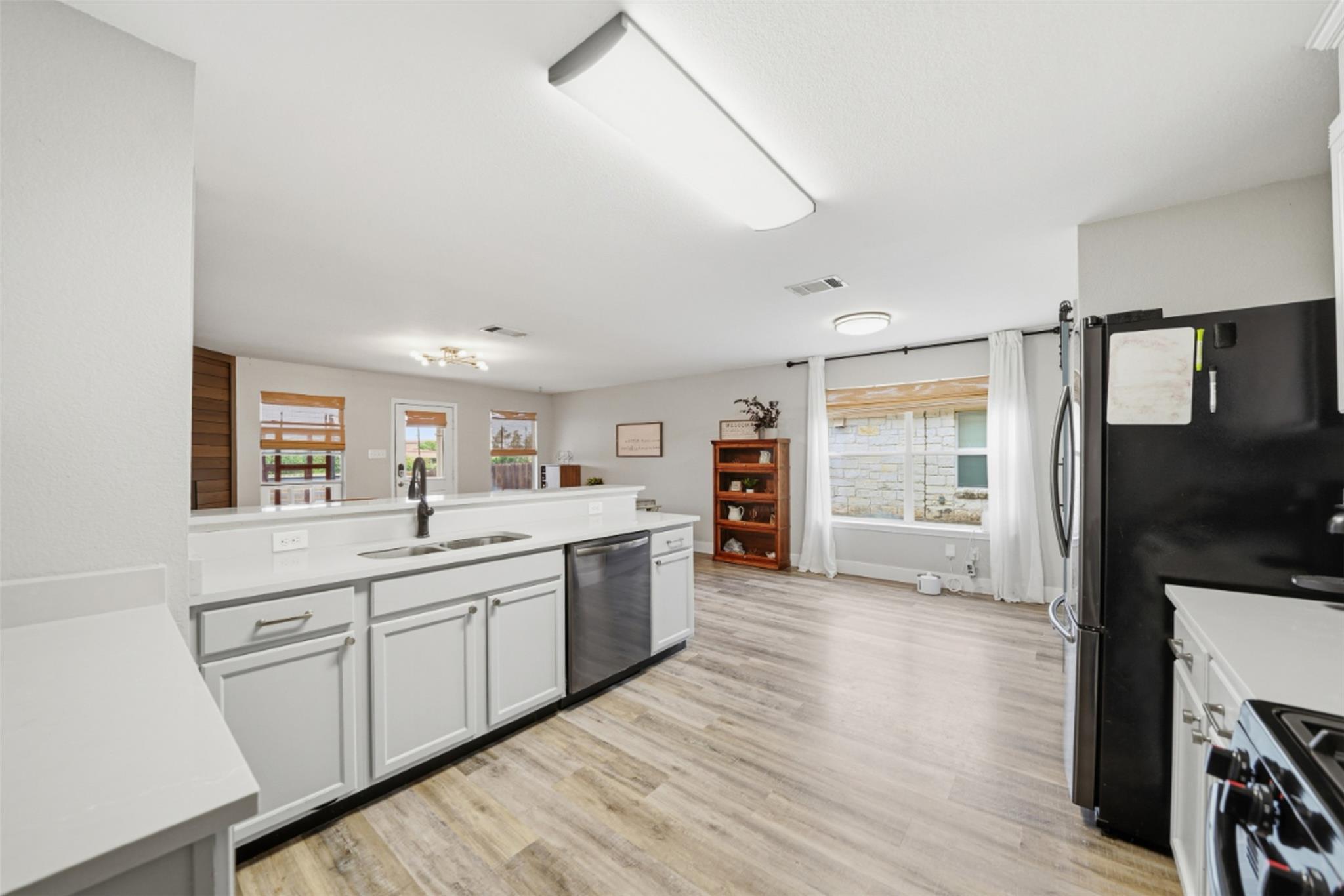 119 Salado Dr, Kyle, TX 78640