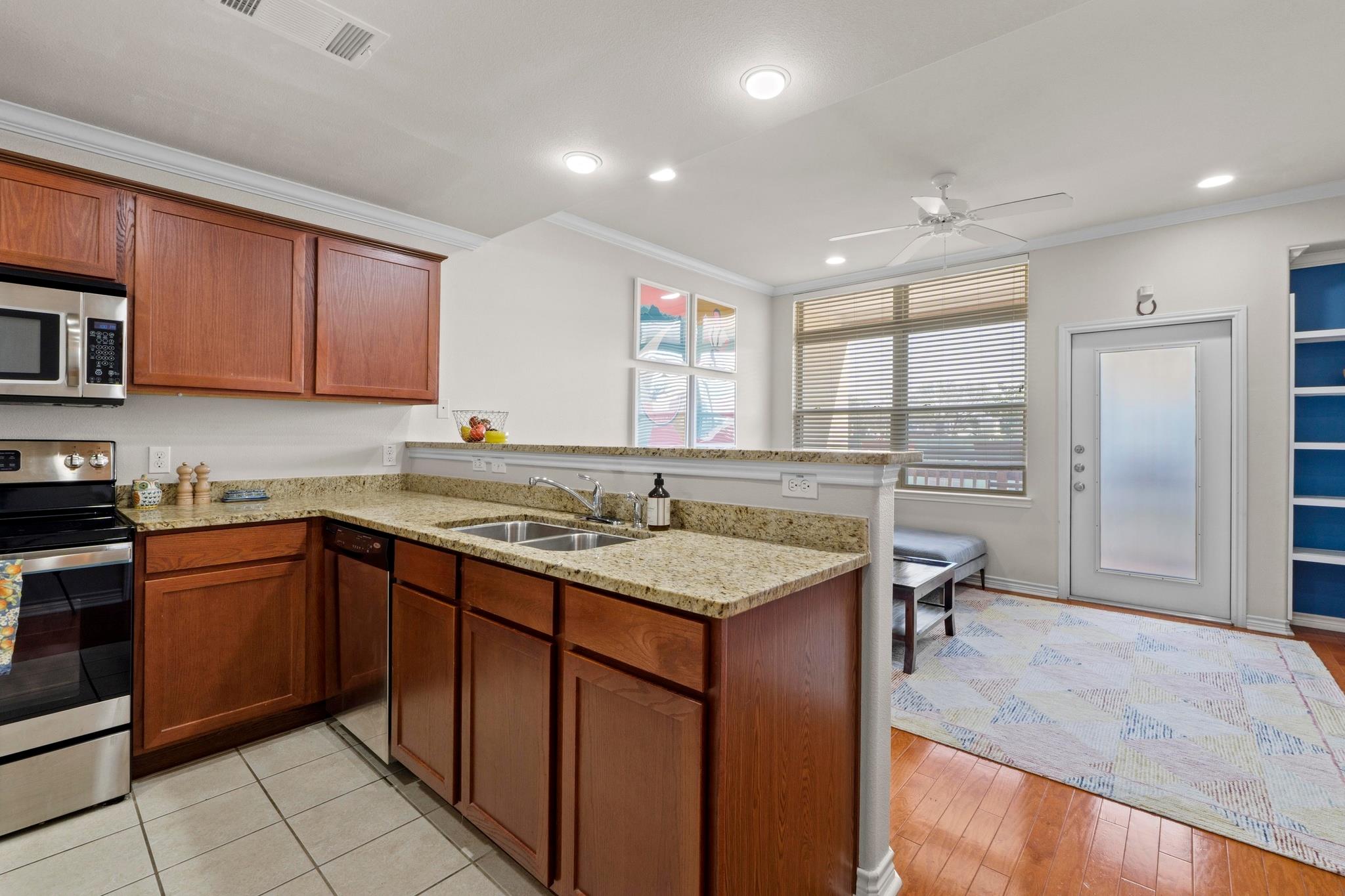 305 E 31st St # 2, Austin, TX 78705